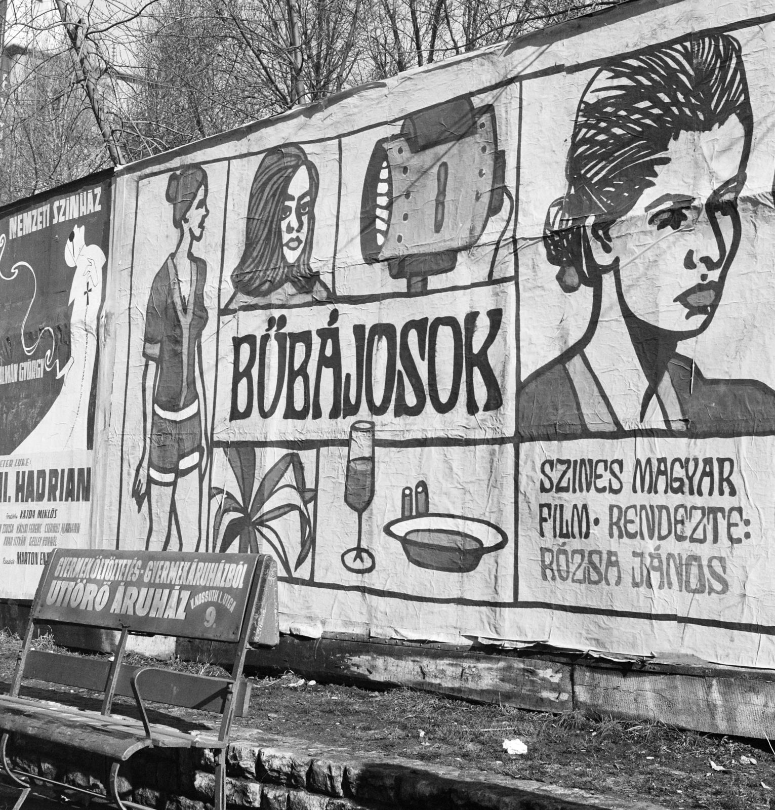 Hungary, Budapest VIII., Rákóczi út az Astoria kereszteződés közelében, a palánk mögött a metróépítés területe. A Fővárosi Moziüzemi Vállalat (FŐMO) által forgalmazott film plakátja., 1970, FŐFOTÓ, Budapest, Fortepan #208856