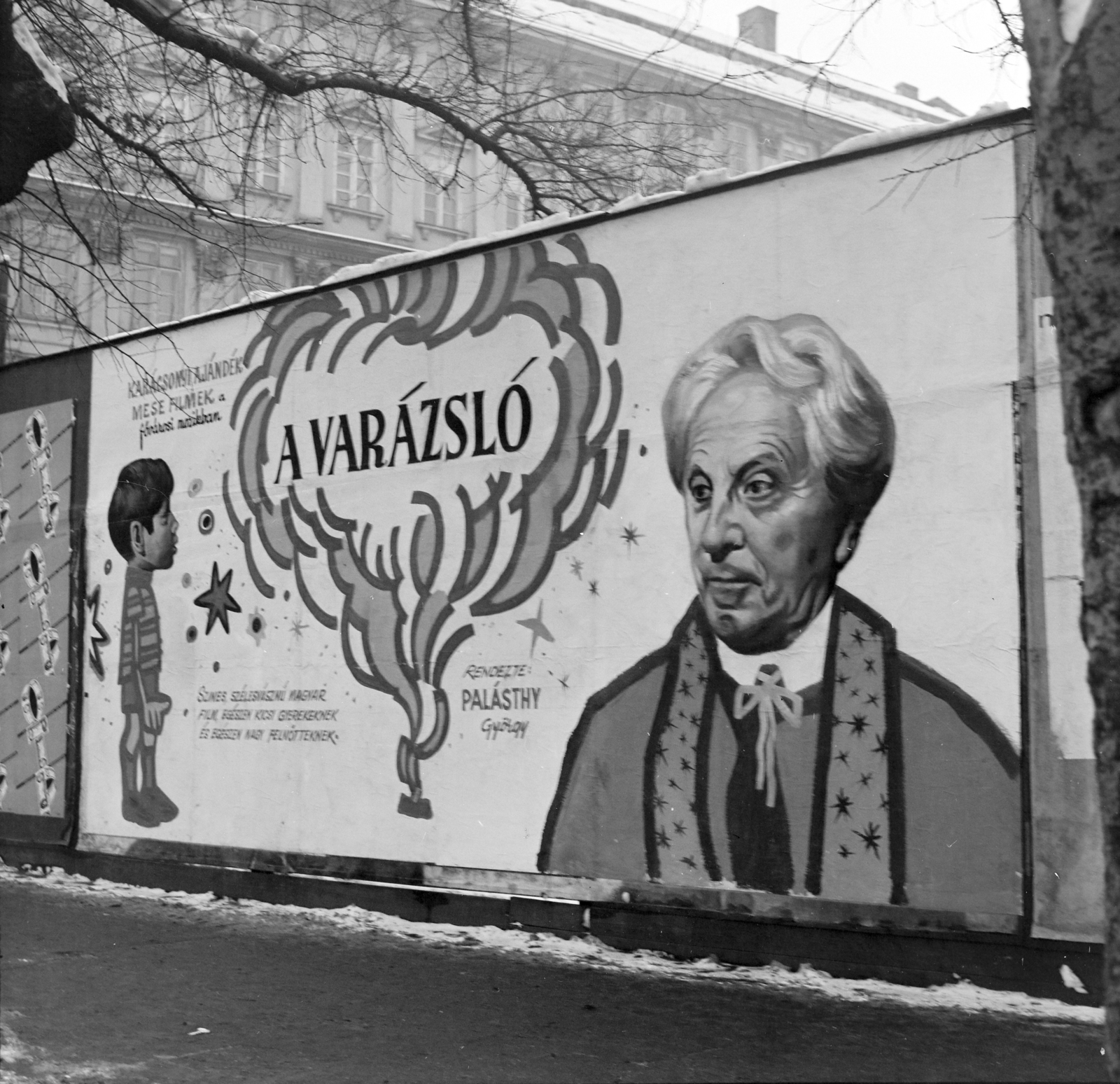 Magyarország, Budapest V., Széchenyi István (Roosevelt) tér, balra a Vigyázó Ferenc utca. A Fővárosi Moziüzemi Vállalat (FŐMO) által forgalmazott film plakátja., 1970, FŐFOTÓ, Budapest, filmplakát, Fortepan #208902