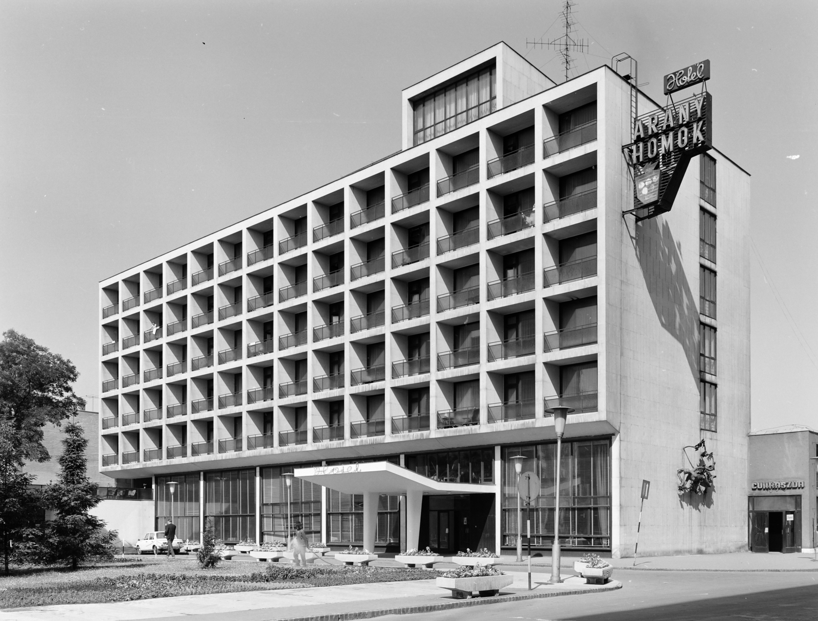 Hungary, Kecskemét, Kossuth tér, Aranyhomok Hotel., 1970, FŐFOTÓ, Fortepan #208960