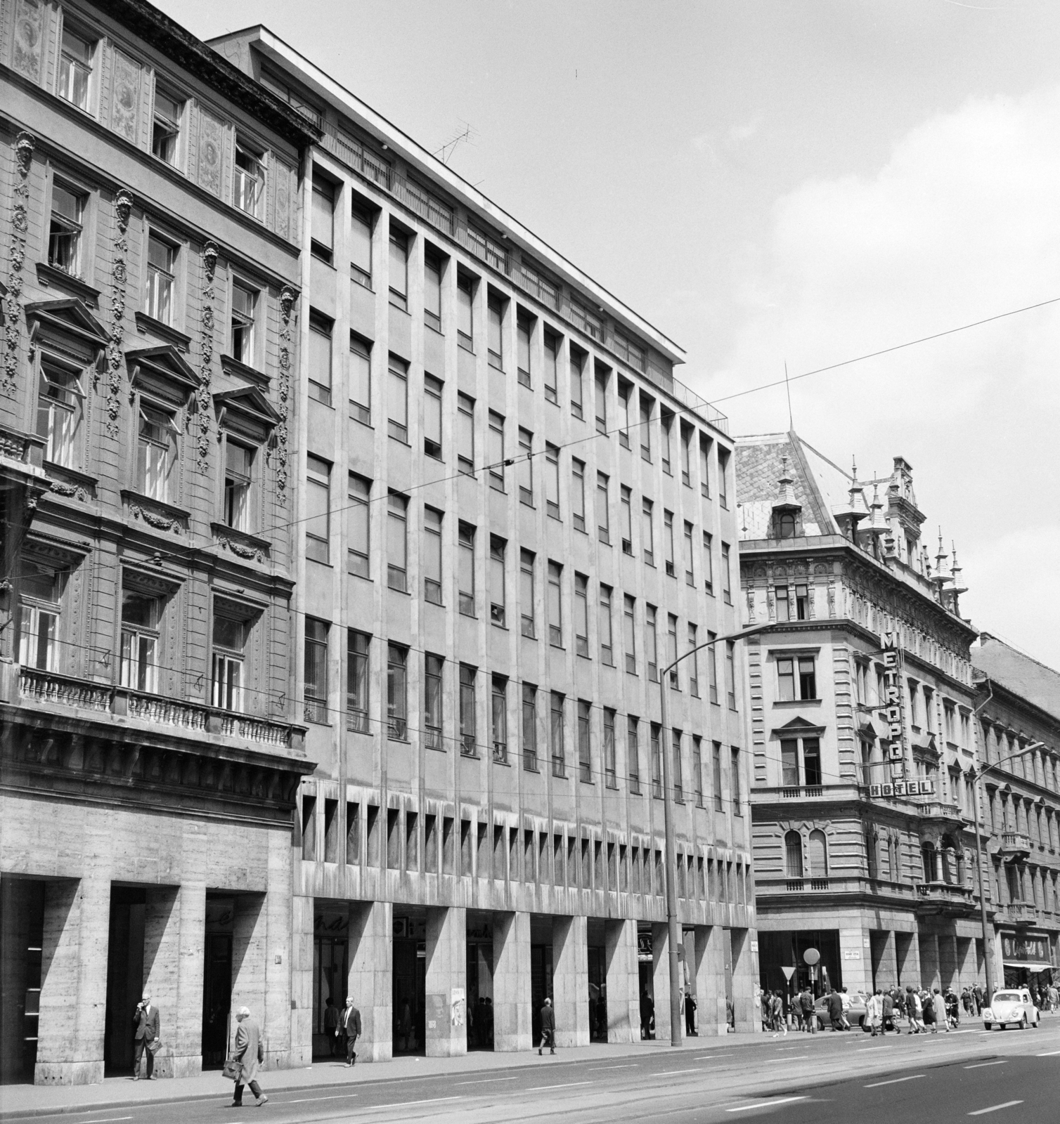 Hungary, Rákóczi út, szemben az 58-as számú épület a Metropol szálló az Osvát utca sarkán., 1970, FŐFOTÓ, Fortepan #208968