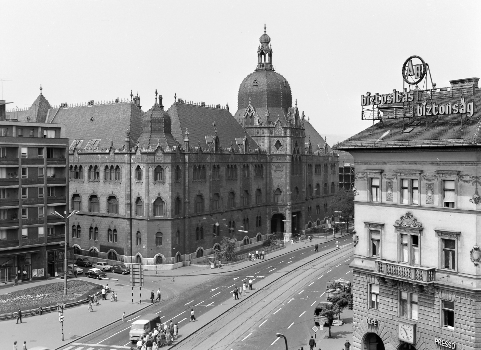 Hungary, Budapest VIII.,Budapest IX., Üllői út a József körút felől nézve, szemben az Iparművészeti Múzeum., 1970, FŐFOTÓ, Budapest, Fortepan #209007