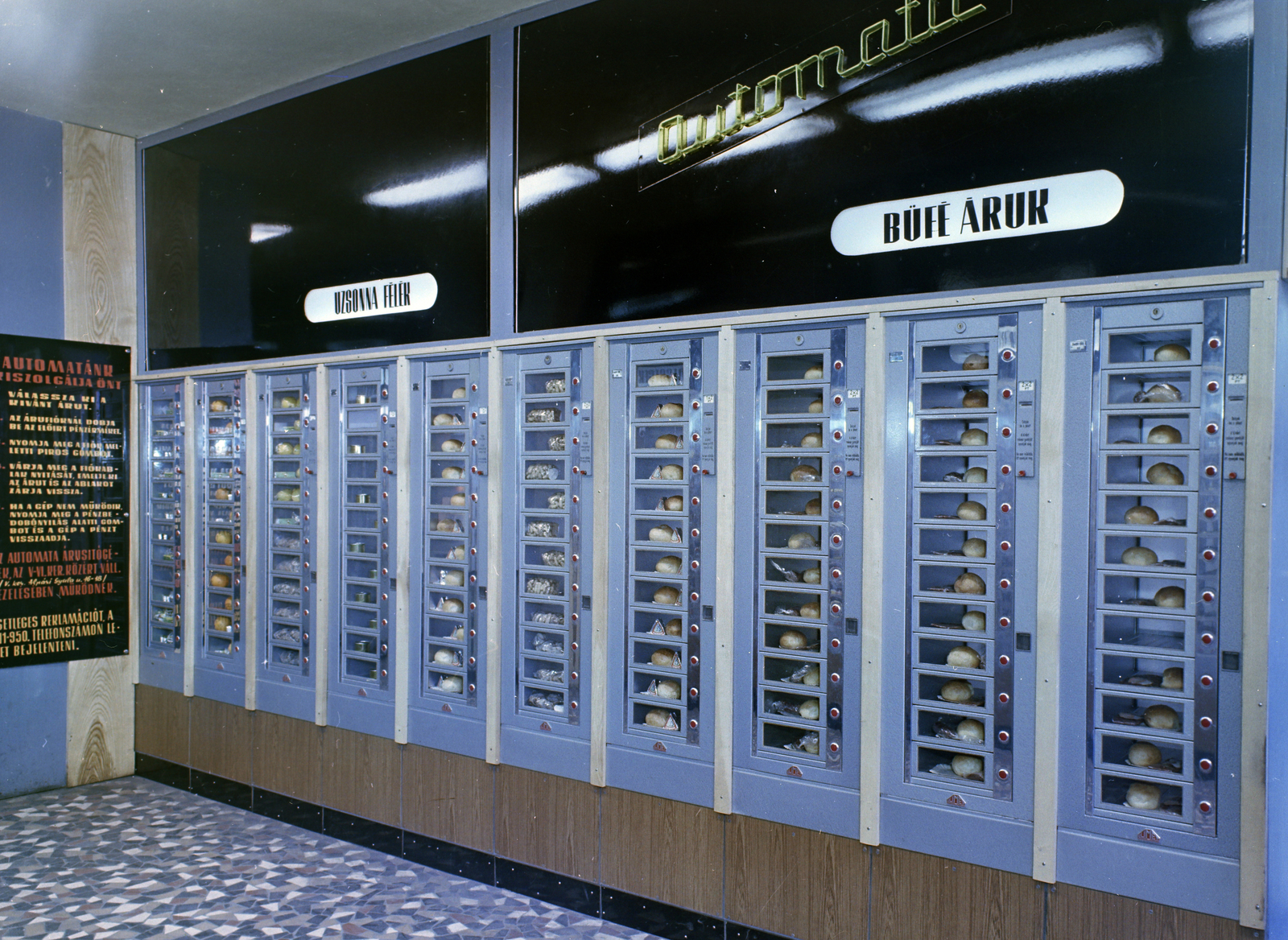 Hungary, Budapest VI., Teréz körút 18. (Lenin körút 76.), az V.-VI. kerületi Közért Vállalat álal üzemeltetett étel automata., 1965, FŐFOTÓ, food-dispensing machine, Budapest, Fortepan #209026