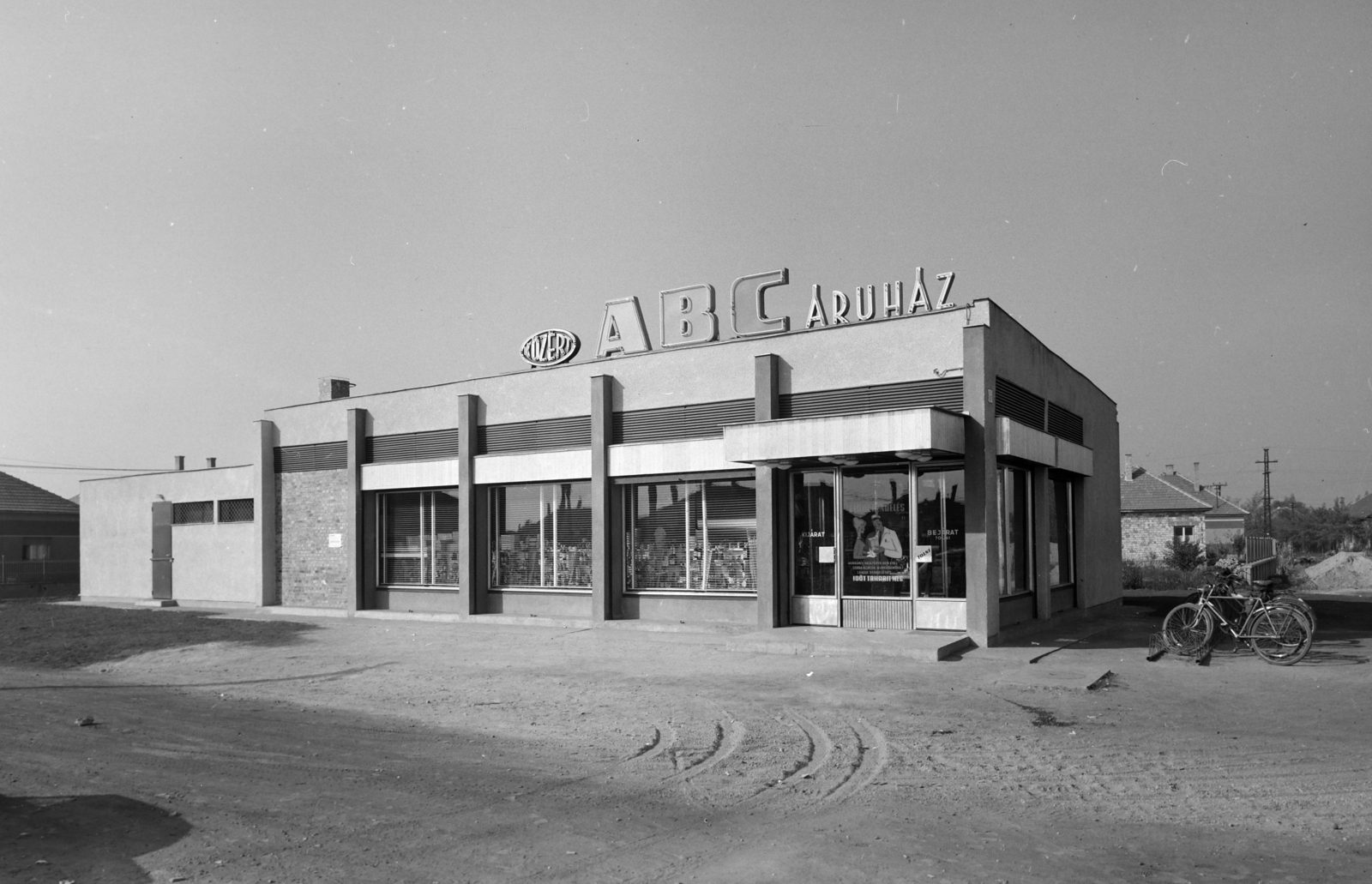 1965, FŐFOTÓ, grocery store, Közért Company, neon sign, bicycle holder, bicycle, Fortepan #209050