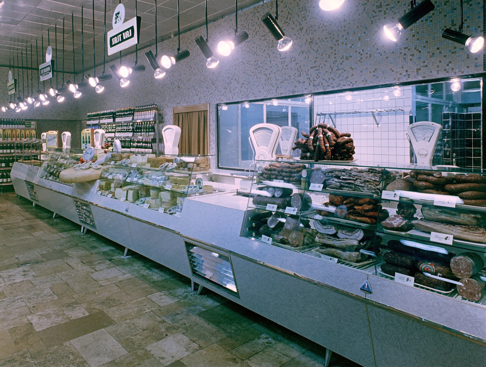 Hungary, Budapest II., Margit körút (Mártírok útja) 1., Csemege ABC Áruház., 1965, FŐFOTÓ, grocery store, shop interior, Budapest, deli counter, Csemege enterprise, display, scale, Fortepan #209055