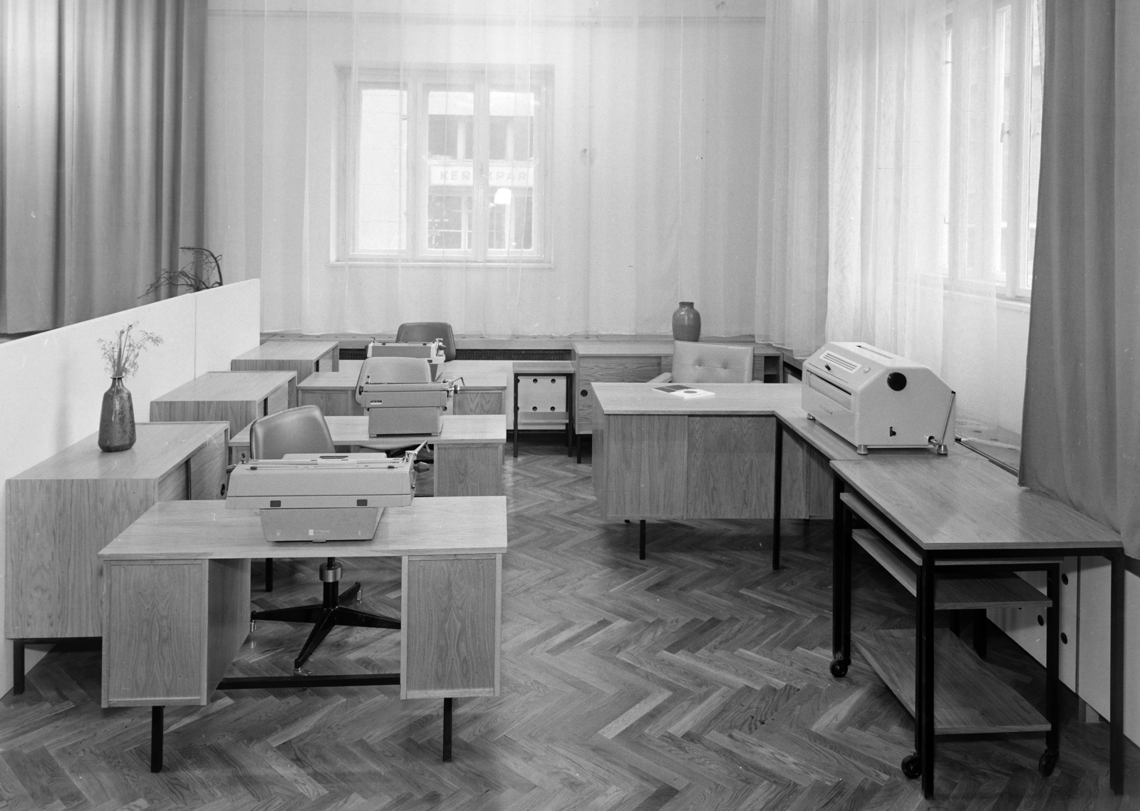 1967, FŐFOTÓ, typewriter, office furniture, parquet floor, Fortepan #209074