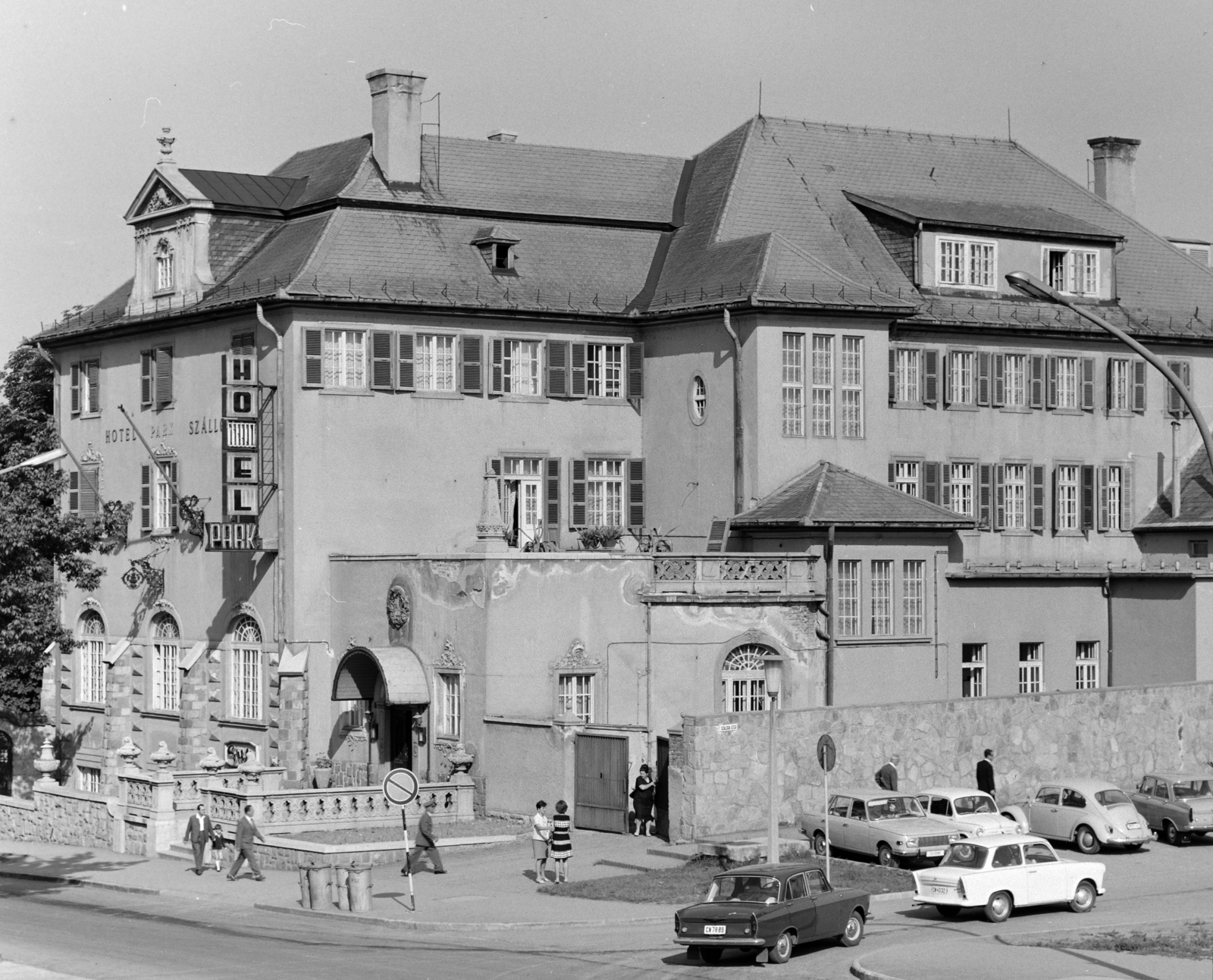 Hungary, Eger, Klapka György utca, Park Hotel. Jobbra a Szálloda utca torkolat., 1967, FŐFOTÓ, Fortepan #209081