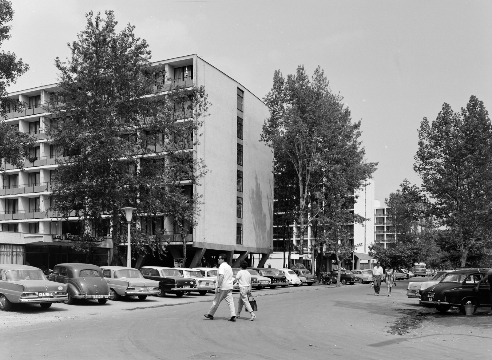 Magyarország,Balaton, Siófok, Petőfi sétány, szállodasor, balra a Hotel Balaton., 1967, FŐFOTÓ, Fortepan #209097