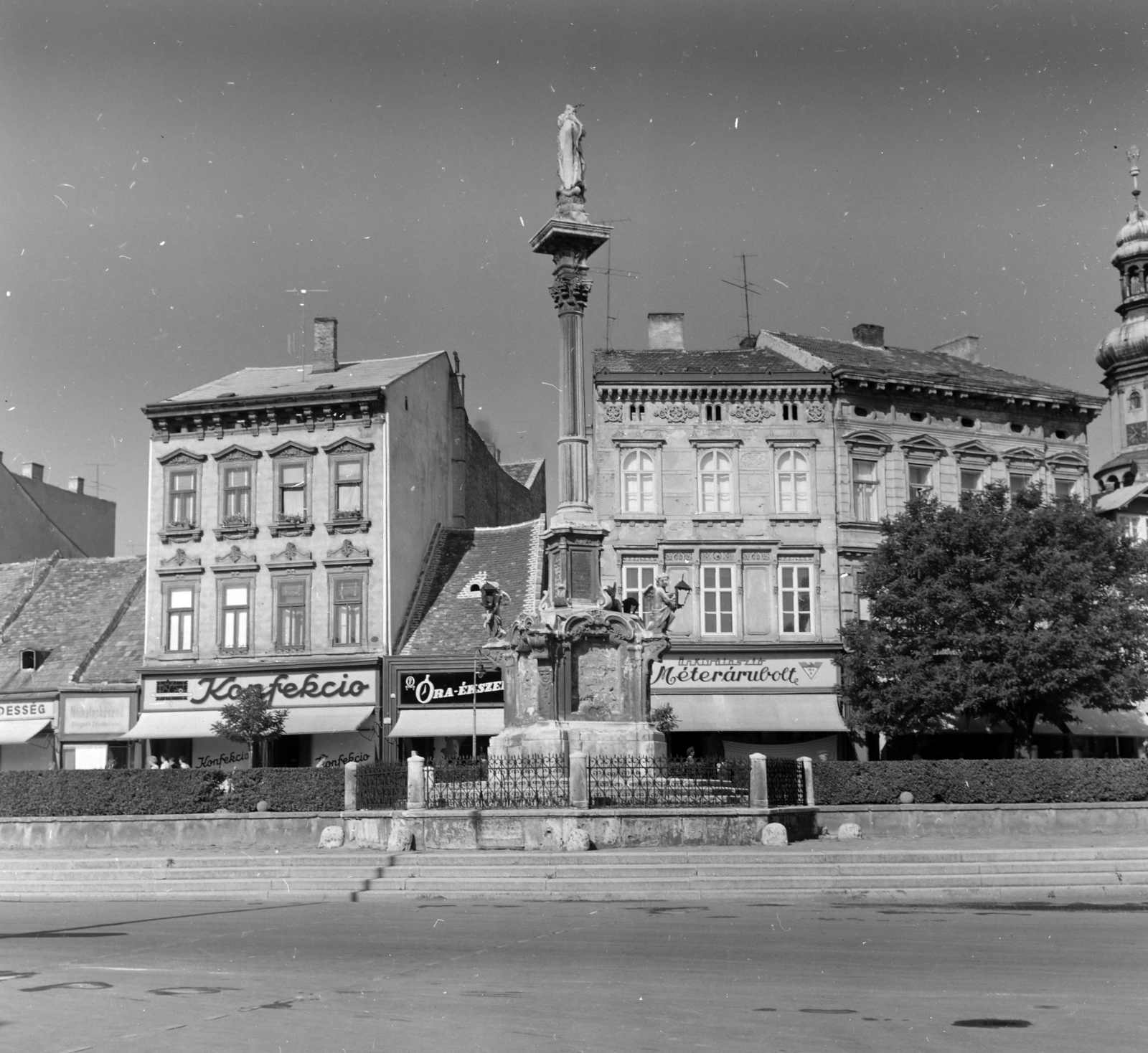 Hungary, Sopron, Várkerület (Lenin körút), Mária-oszlop, jobbra a Tűztorony részlete látszik., 1962, FŐFOTÓ, Fortepan #209202