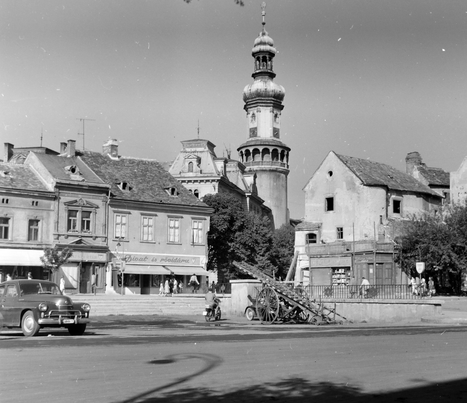 Hungary, Sopron, Várkerület (Lenin körút) az Előkapu felé nézve, háttérben a Tűztorony., 1962, FŐFOTÓ, Fortepan #209204