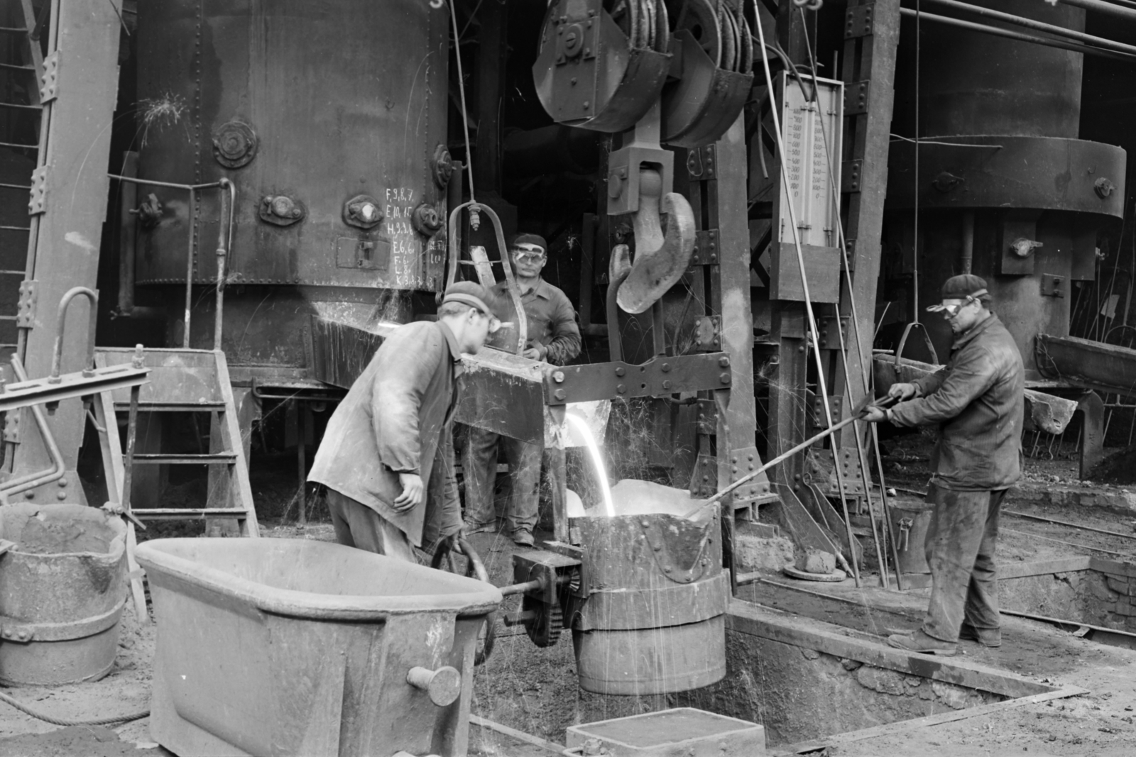 Hungary, Budapest XIII., Váci út 152-156., Láng Gépgyár. Csapolás az öntődében., 1962, FŐFOTÓ, factory, metallurgy, smelter, cast iron, foundry, Budapest, Fortepan #209236