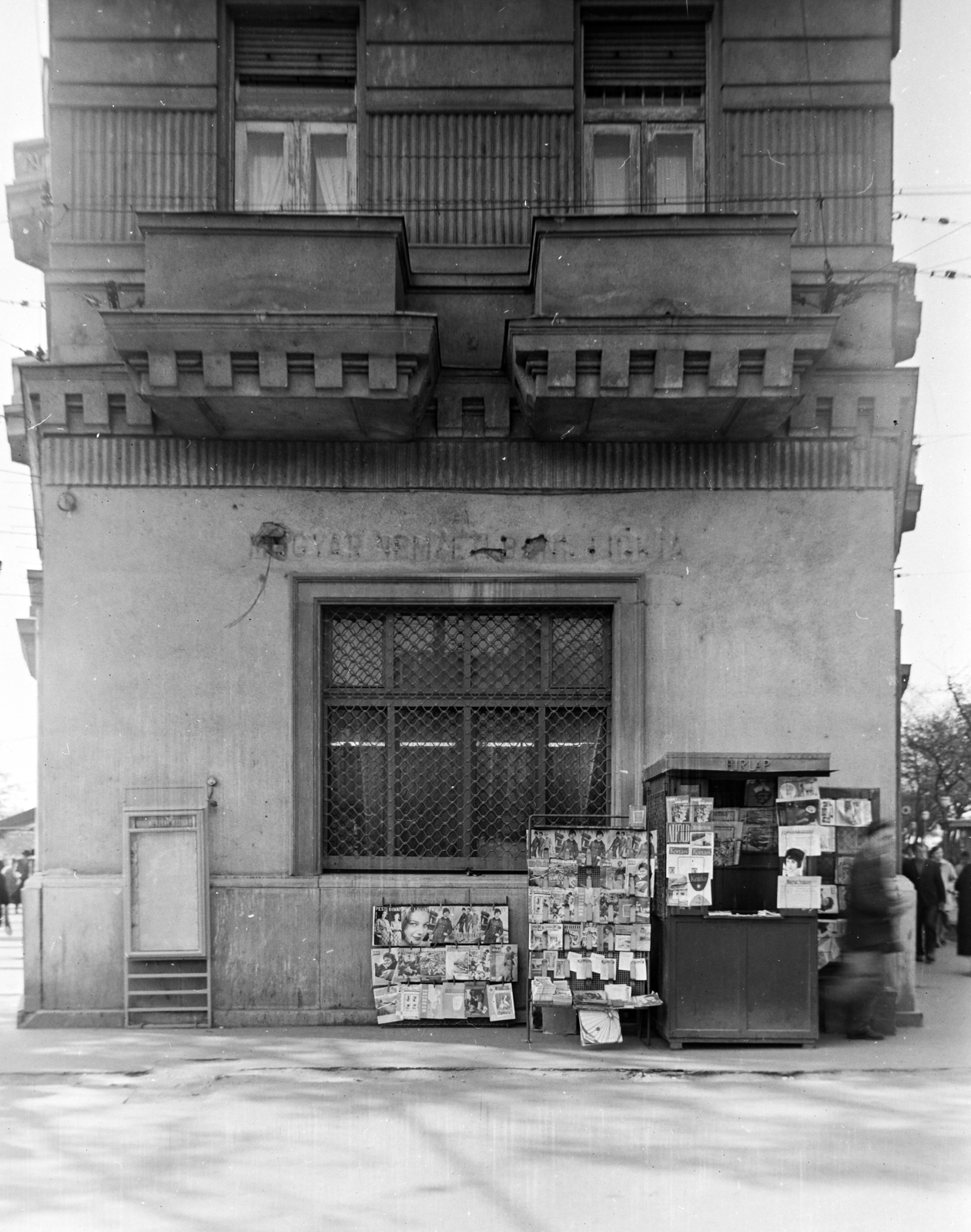 Hungary, Budapest XI., Bartók Béla út 51-es számú ház, jobbra a Villányi út., 1962, FŐFOTÓ, newsstand, Budapest, Fortepan #209265