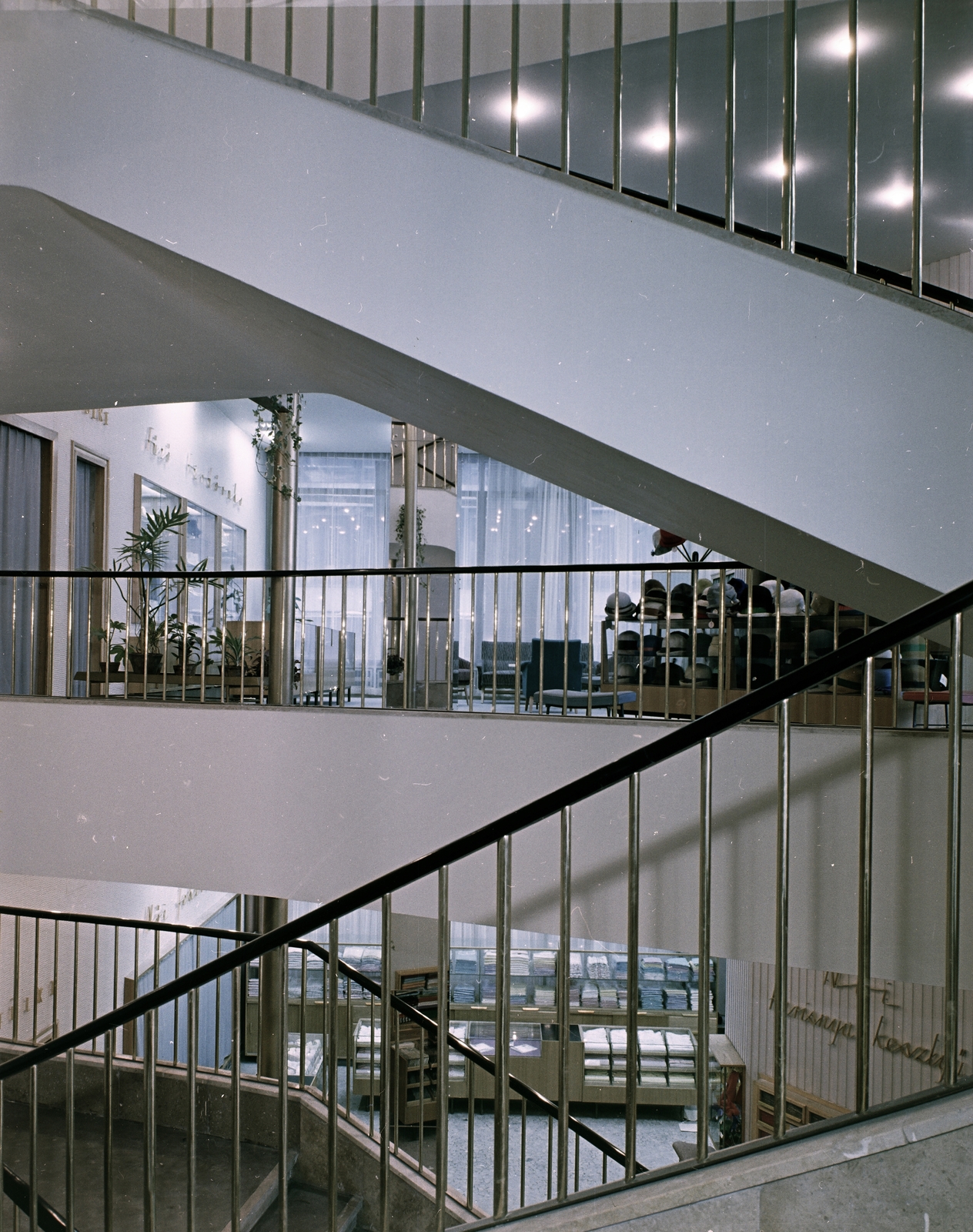 Hungary, Budapest V., Vörösmarty tér 3., Luxus Áruház., 1963, FŐFOTÓ, Budapest, Fortepan #209270