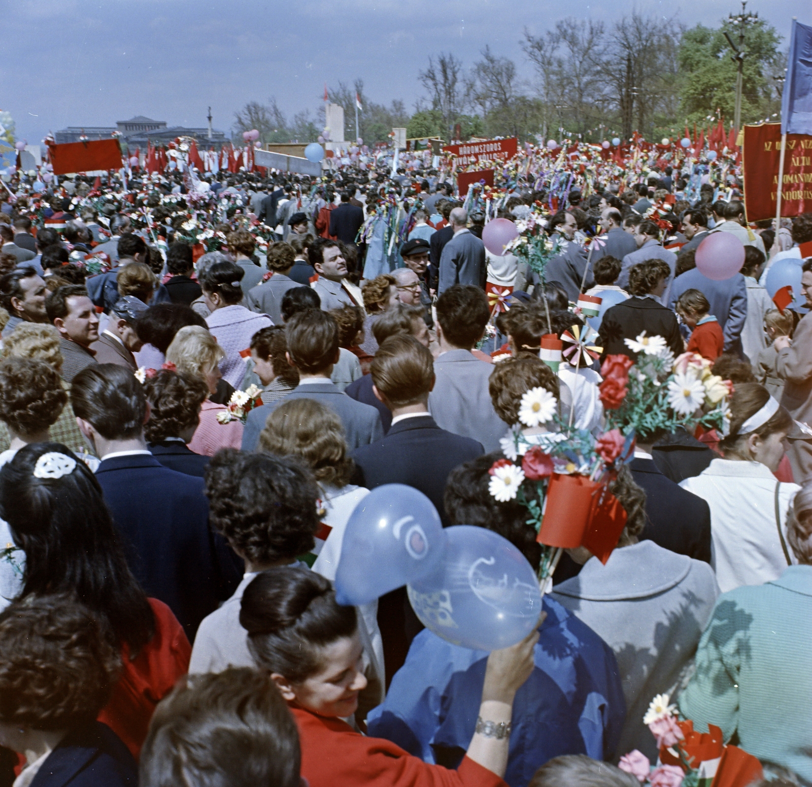 Hungary, Budapest XIV., Ötvenhatosok tere (Felvonulási tér), május 1-i felvonulás., 1963, FŐFOTÓ, Budapest, 1st of May parade, colorful, Fortepan #209299