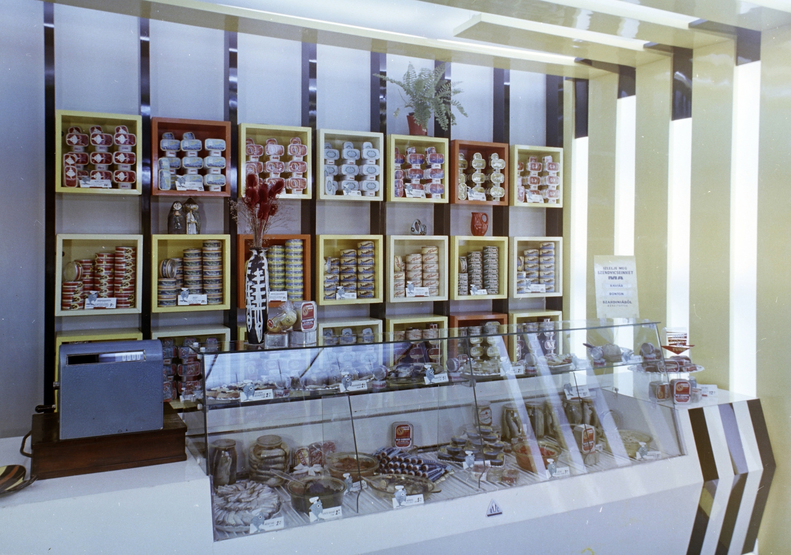 Hungary, Budapest V., Kígyó utca, Csemege halkonzerv bolt., 1962, FŐFOTÓ, fish, shop interior, Budapest, deli counter, Fortepan #209310