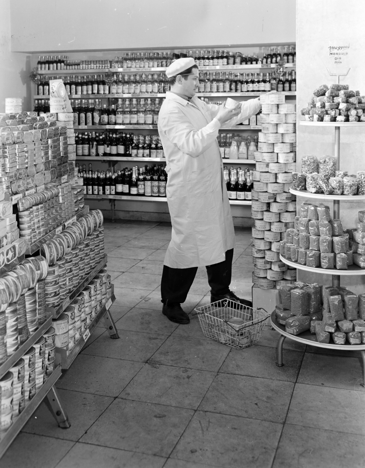 1962, FŐFOTÓ, grocery store, vendor, rowing boat, shop interior, Fortepan #209315