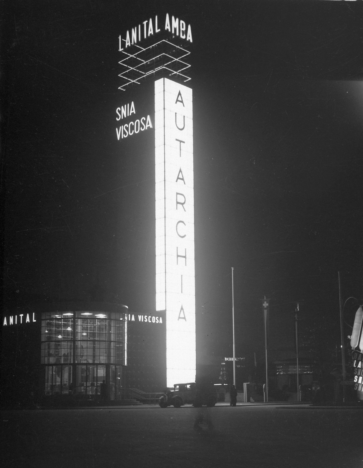 Italy, Milan, a SNIA Viscosa gyár pavilonja a Milánói Vásáron., 1937, Hegedűs Judit, neon sign, Fortepan #20932
