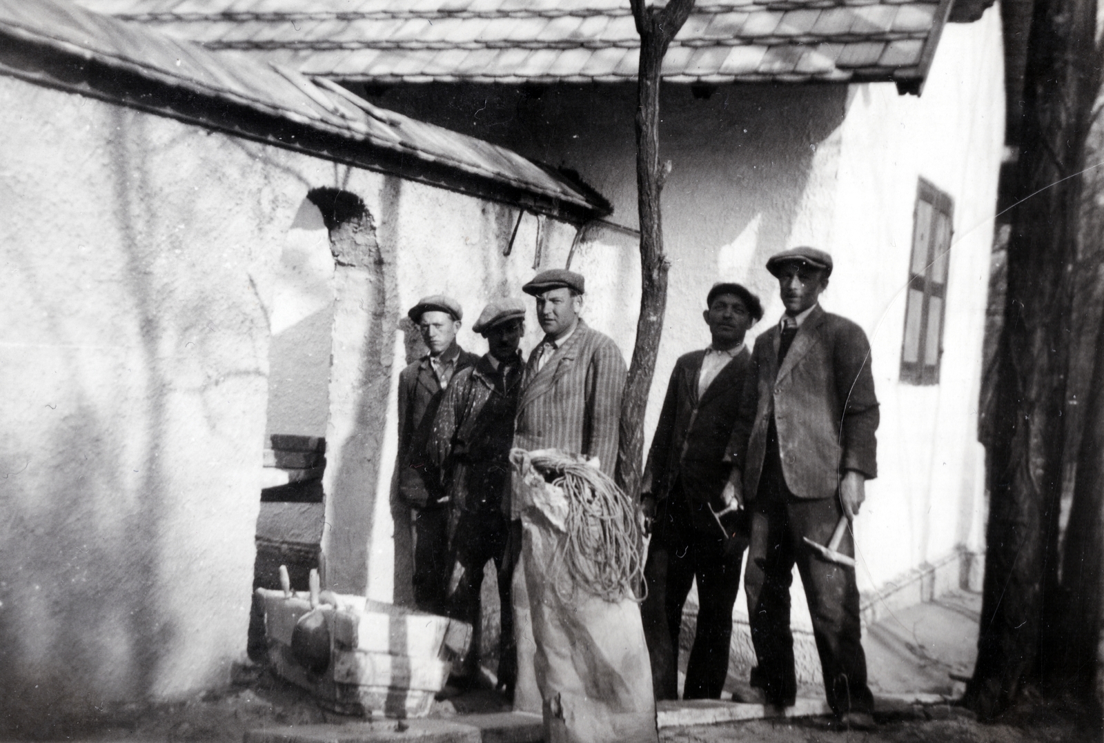 Hungary, Pócsmegyer, Surány, nyaraló építkezésén dolgozó kőművesek., 1937, Balogh Jánosné dr. Horváth Terézia, mason, Fortepan #209322