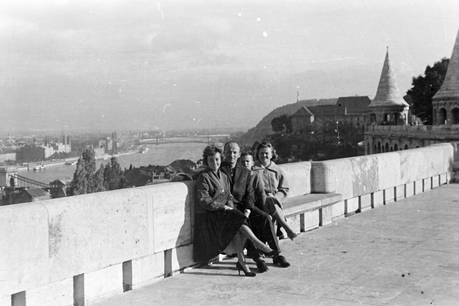 Hungary, Halászbástya, Budapest I., kilátás a Szabadság híd és a Gellért-hegy felé. Balra a Széchenyi Lánchíd és a lerombolt Erzsébet híd pesti hídfője., 1959, Jezsuita Levéltár, Budapest, Fortepan #209488