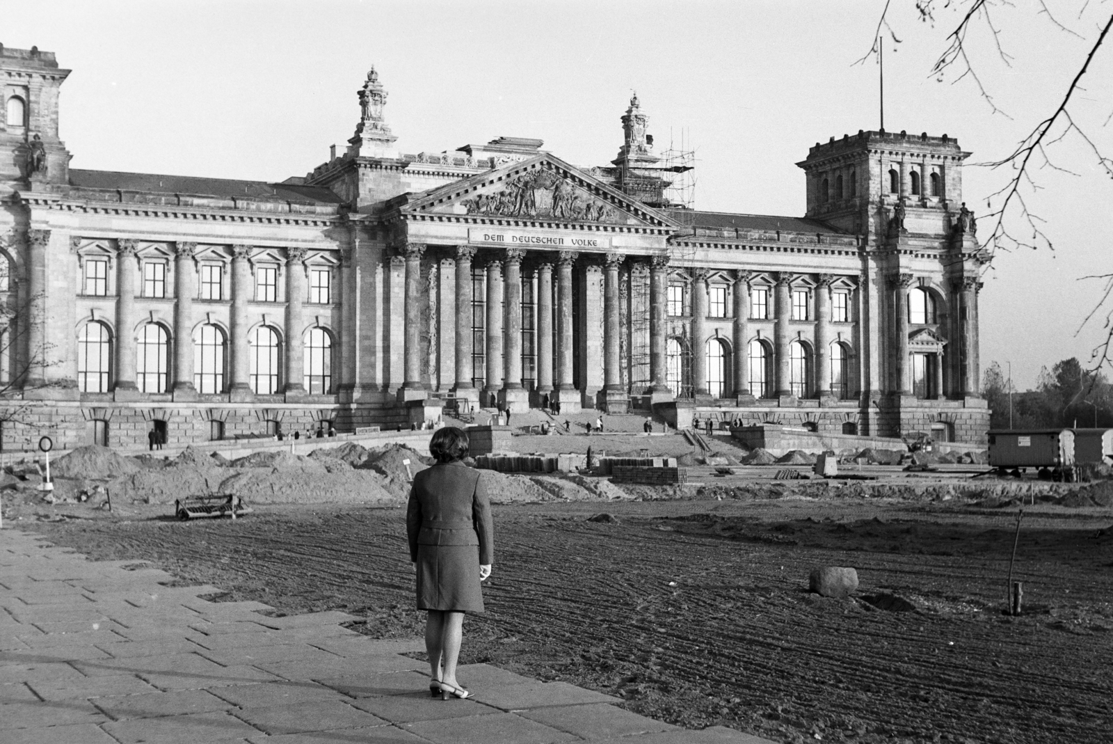 Németország, Berlin, Nyugat-Berlin, Platz der Republik, szemben a Reichstag épülete., 1969, Jezsuita Levéltár, Kiss Ulrich SJ, Nyugat-Berlin, timpanon, Fortepan #209504
