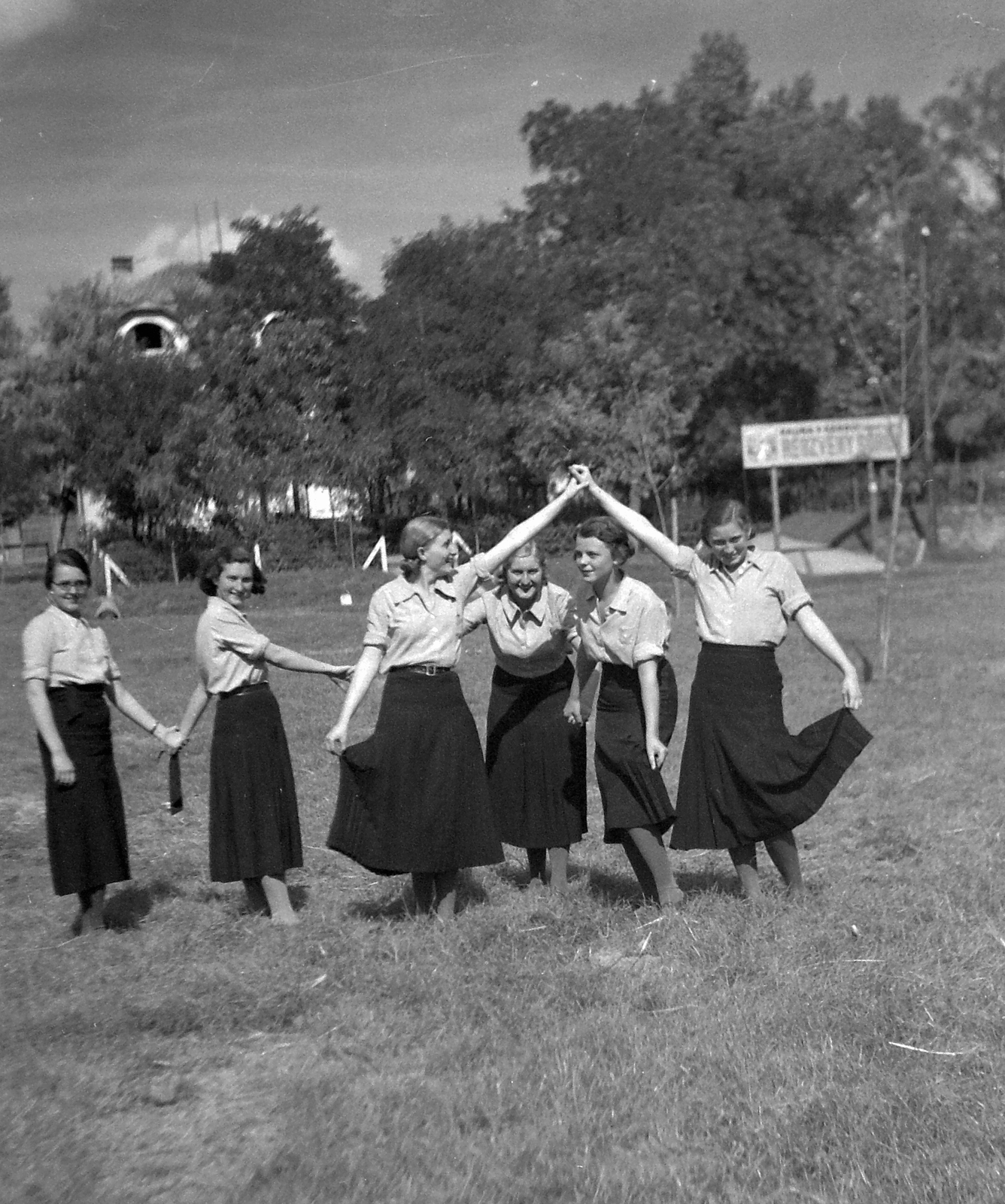 1935, Hegedűs Judit, ad, uniform, girls' class, jesting, fun, Fortepan #20960