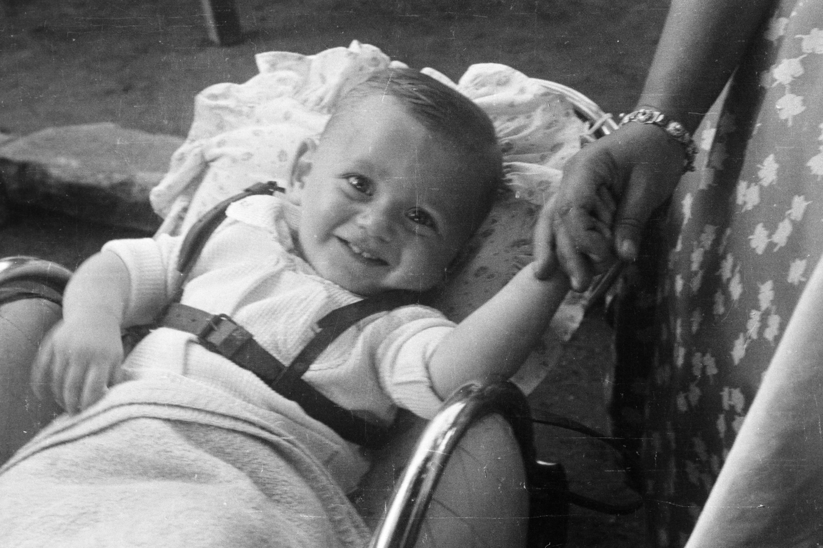 1950, Jezsuita Levéltár, Kiss Ulrich SJ, Best of, kézenfogva, kisfiú, gyerek, anya, babakocsi, Fortepan #209713
