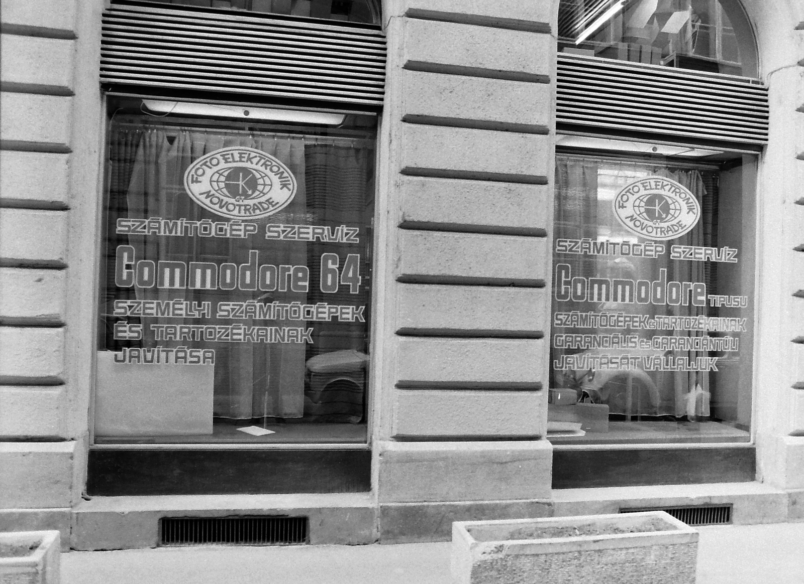 Hungary, Budapest V., Magyar utca 12-14. Novotrade., 1987, Fortepan, sign-board, computer, Budapest, Fortepan #20984