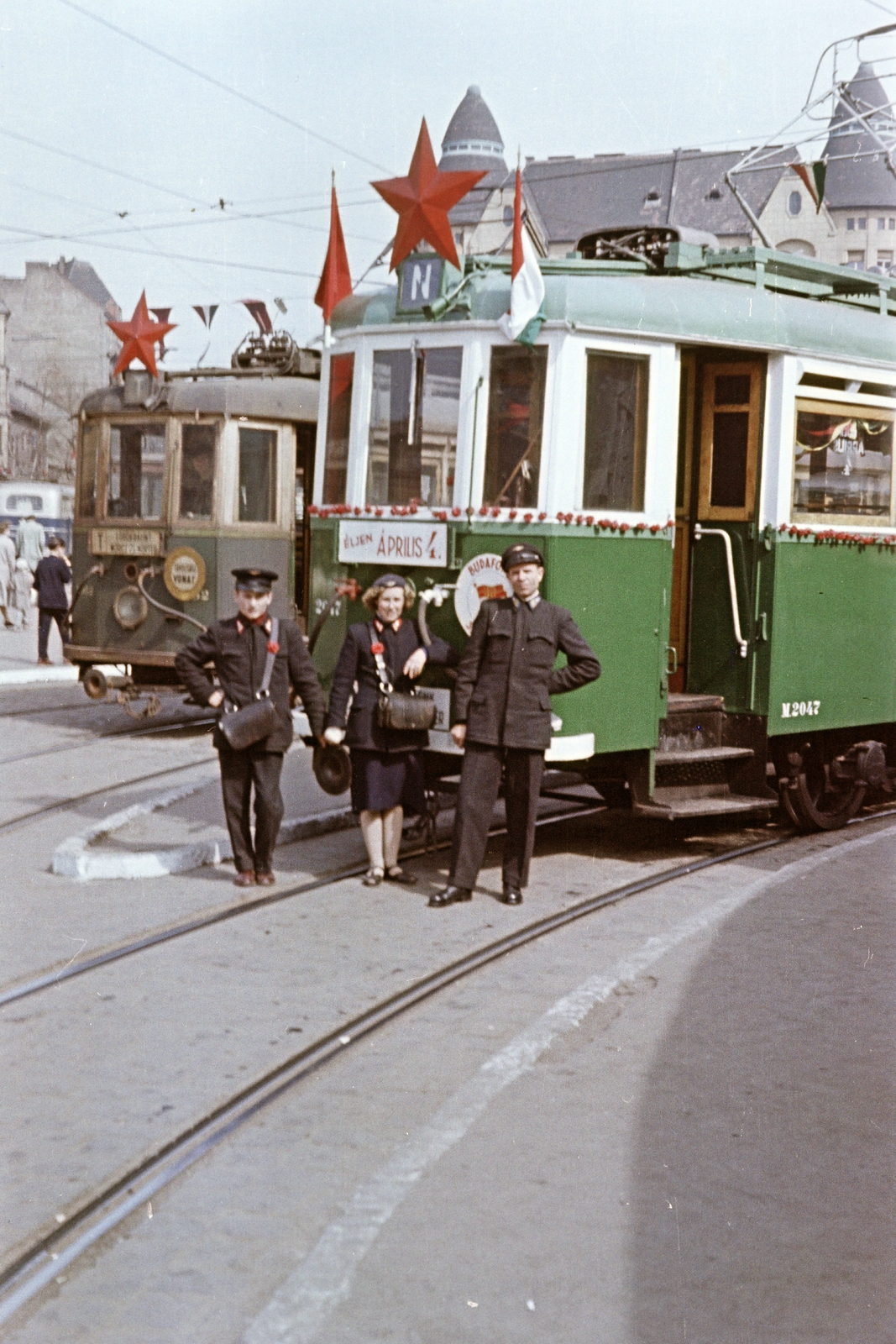 Hungary, Budapest XI., Móricz Zsigmond körtér, a BHÉV végállomása., 1958, Belházy Miklós, Budapest, colorful, Red Star, conductor, conductor's bag, commuter train, Fortepan #209870