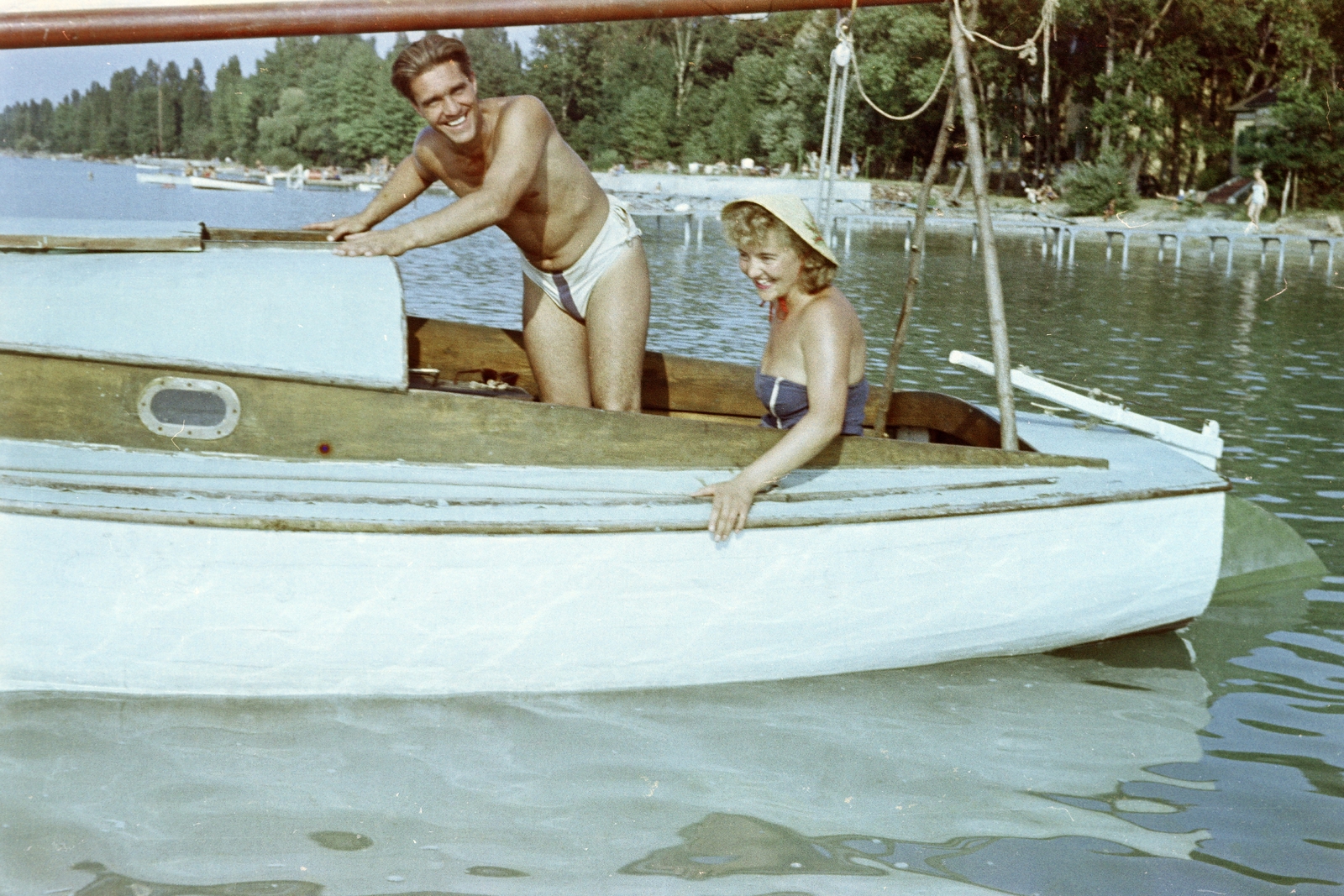 Hungary,Lake Balaton, 15-ös túrajolle., 1958, Belházy Miklós, colorful, bathing suit, smile, slip, Fortepan #209882