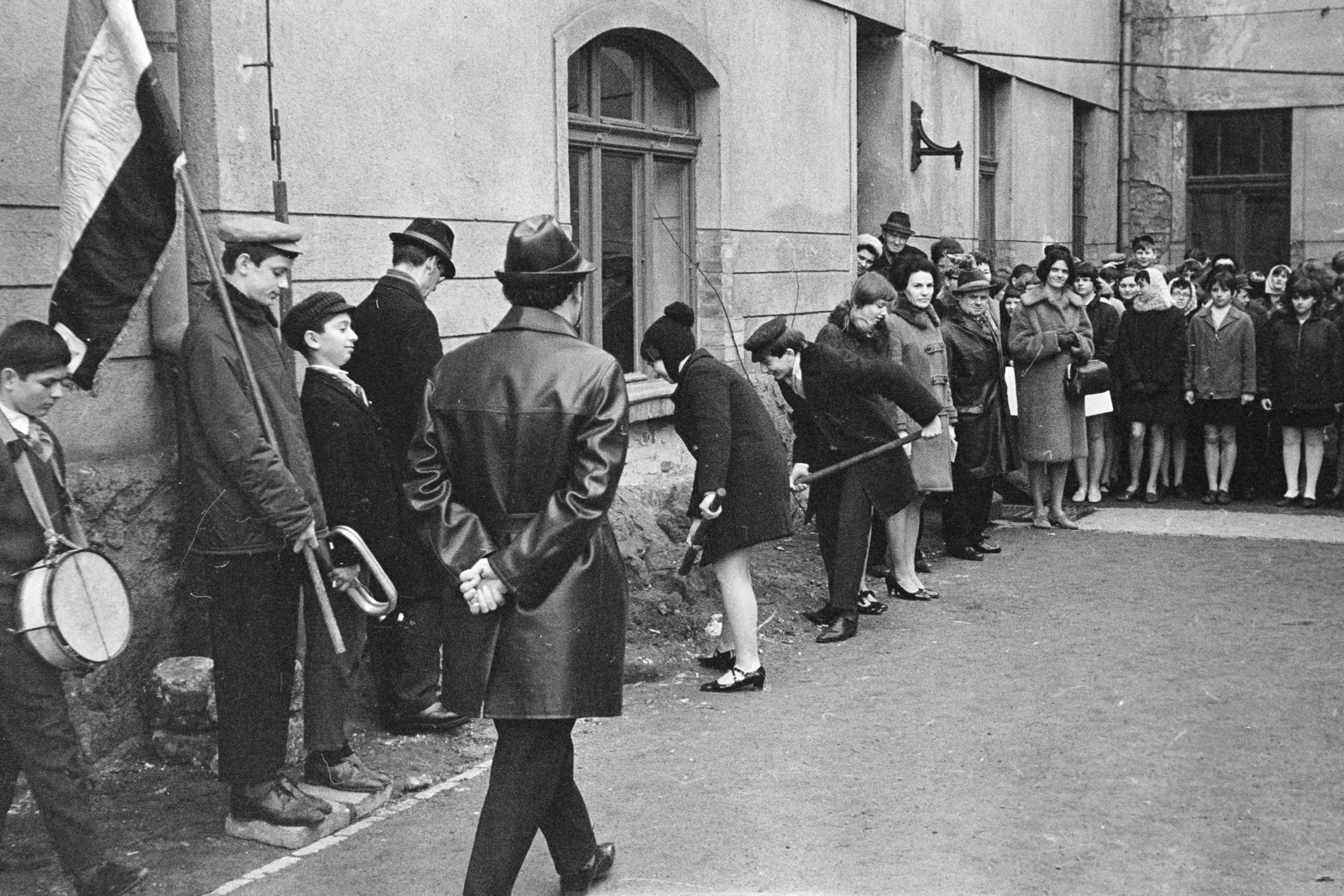 Hungary, Budapest XXII., Árpád utca 2., az általános iskola (később Árpád Utcai Német Nemzetiségi Nyelvoktató Általános Iskola) udvara., 1970, Belházy Miklós, Budapest, Fortepan #209898