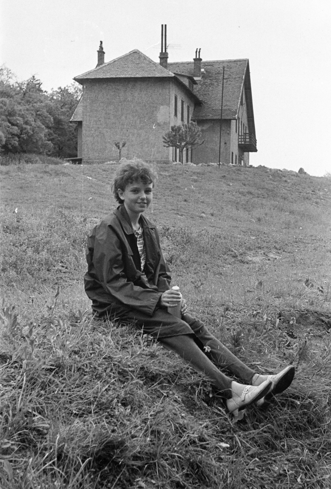 1966, Belházy Miklós, teenager, sitting on the ground, Fortepan #209943