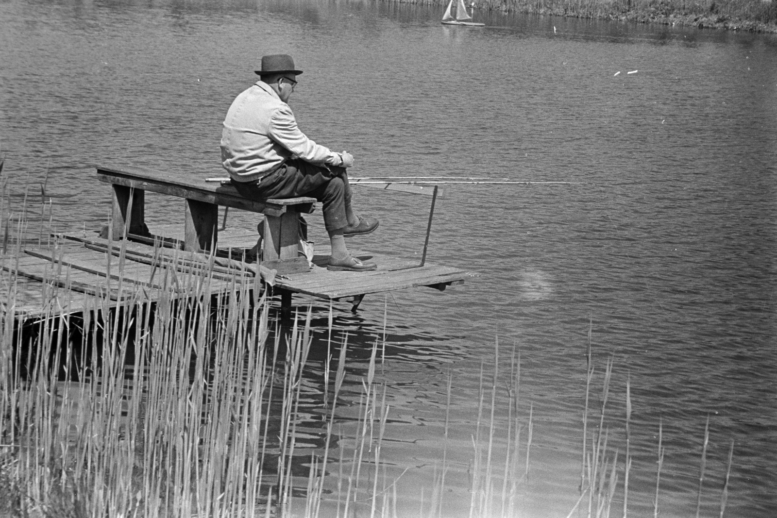 Hungary, Budapest XI., Feneketlen-tó., 1966, Belházy Miklós, Budapest, fishing, Fortepan #209944