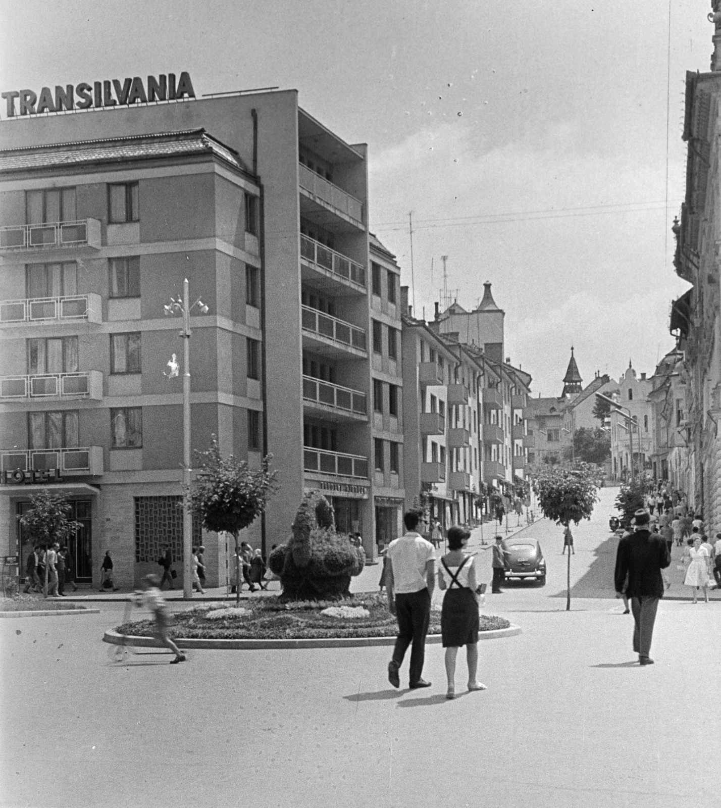 Románia,Erdély, Marosvásárhely, Rózsák tere (Piata Trandafirilor), Hotel Transilvania., 1966, Belházy Miklós, Fortepan #209949