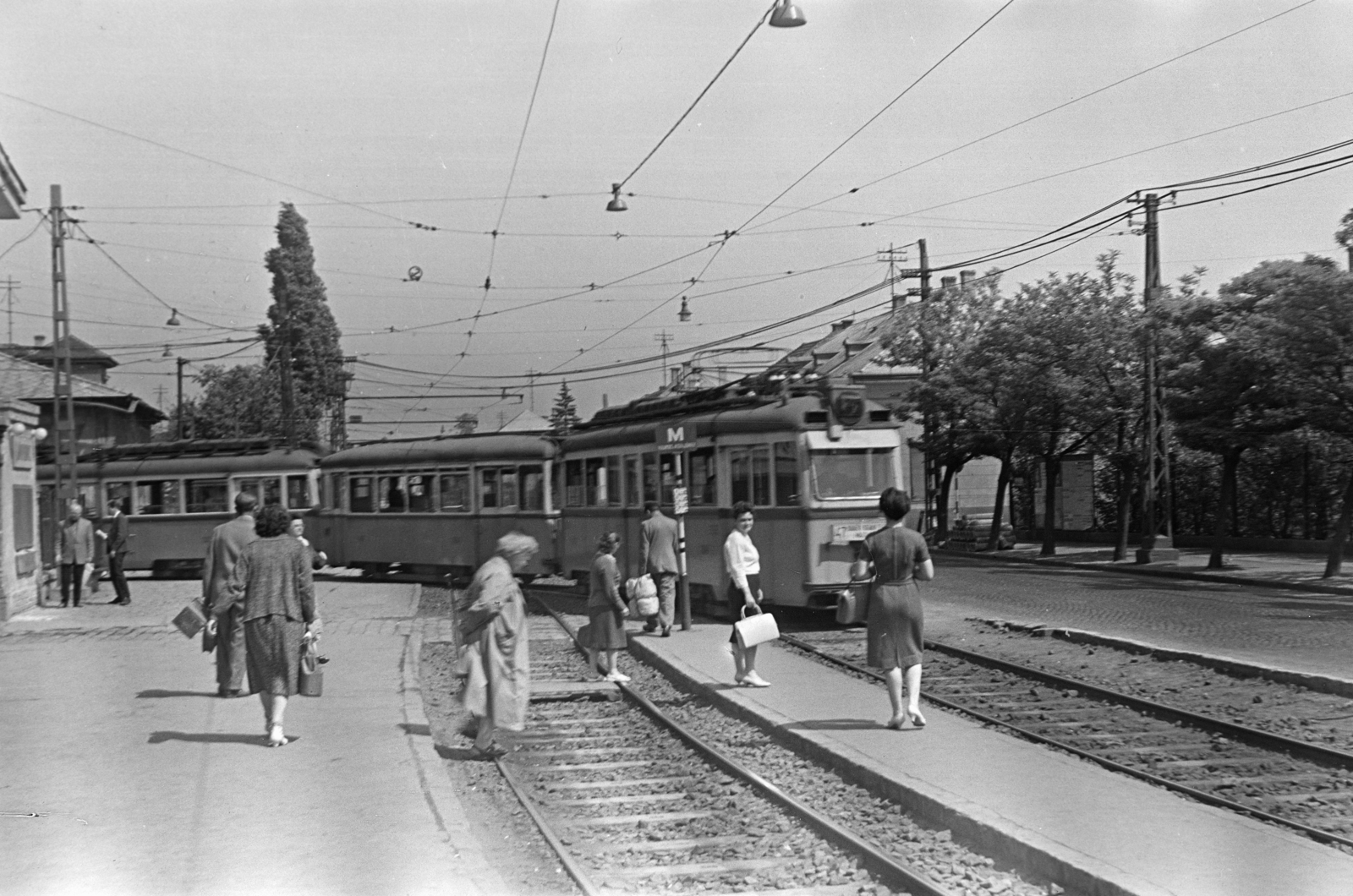 Magyarország, Budapest XI., Fehérvári (Szabadság) út, a felvétel a Budafok kocsiszín előtti BHÉV megállónál készült., 1961, Belházy Miklós, villamos, Budapest, Fortepan #209970