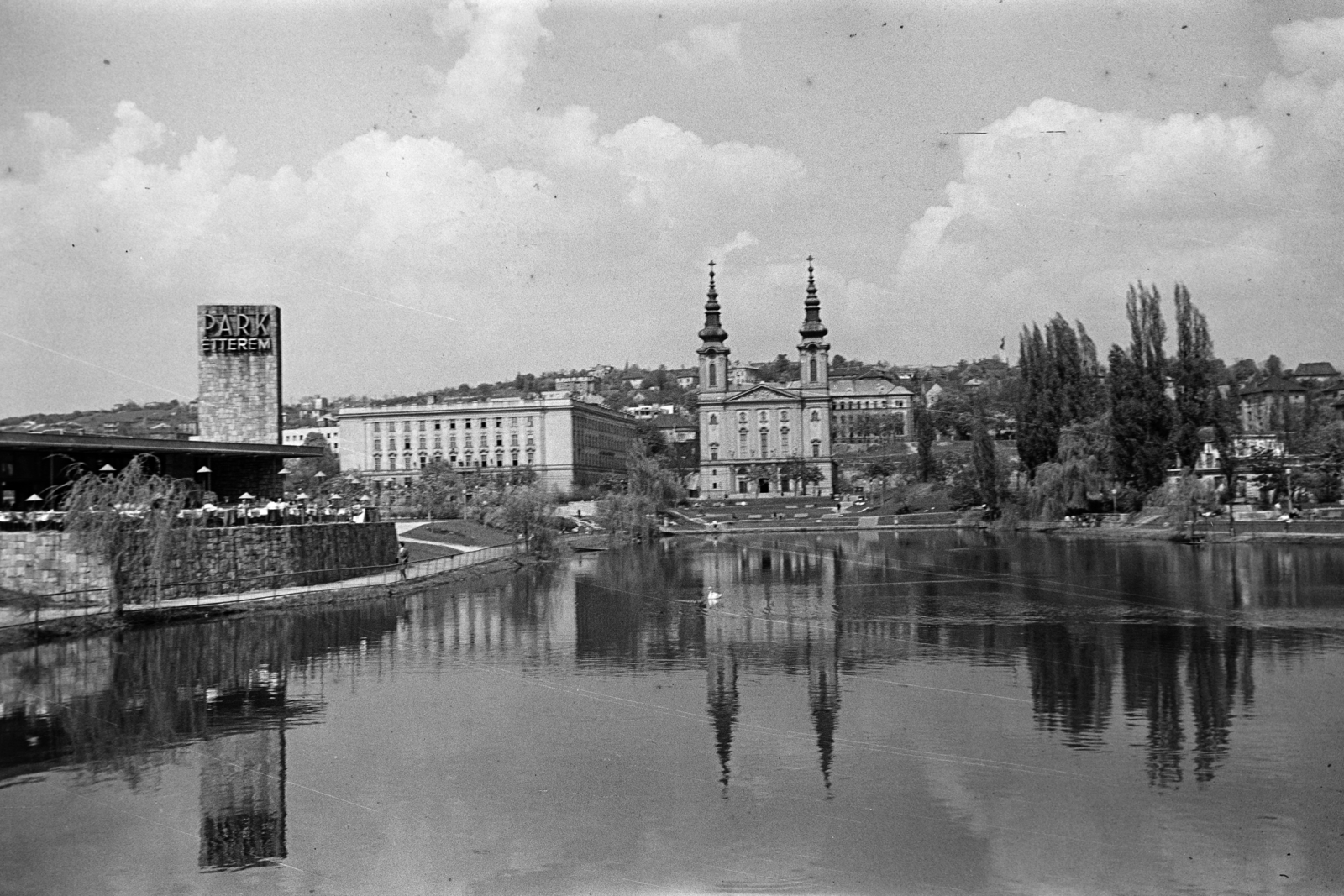 Hungary, Budapest XI., a Feneketlen-tó partján a Park étterem, szemben a József Attila (később Budai Ciszterci Szent Imre) Gimnázium és a Szent Imre templom., 1963, Belházy Miklós, Budapest, Fortepan #209979