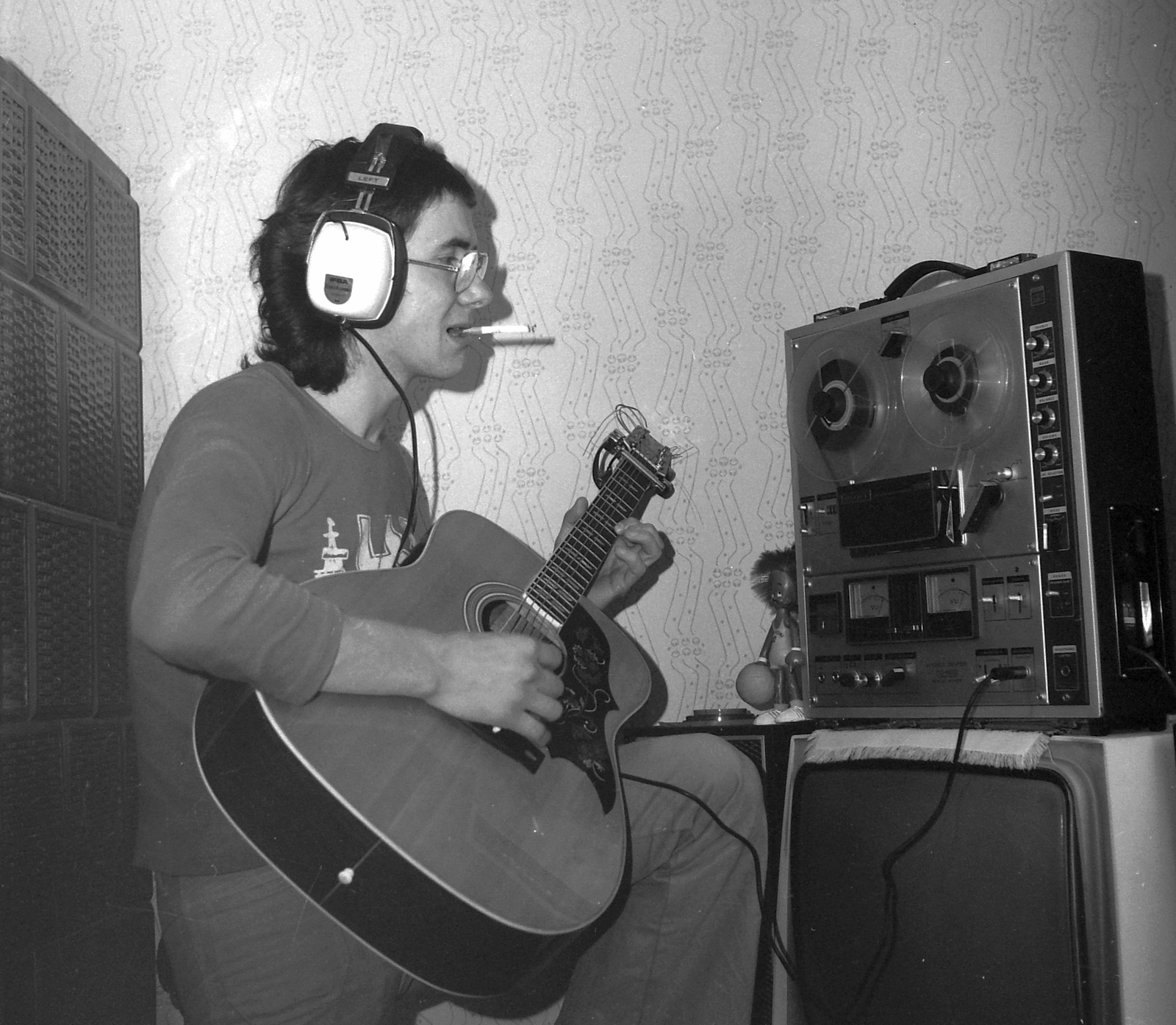Hungary, Delhusa Gjon előadóművész., 1973, Fortepan, celebrity, music, musical instrument, guitar, Fortepan #21000