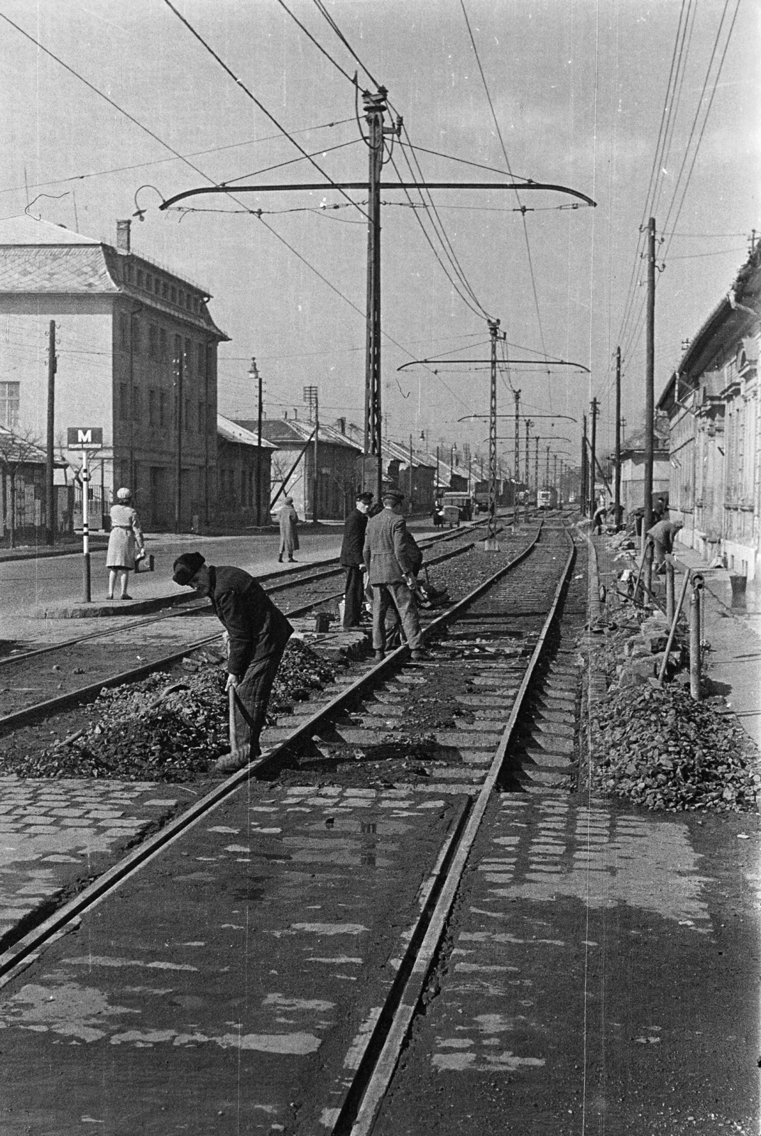 Magyarország, Budapest XIX., Üllői út (Vörös Hadsereg útja) a Nyáry Pál utcánál, balra háttérben a tűzoltó-parancsnokság épülete., 1960, Belházy Miklós, Budapest, felsővezeték, sínpálya, Fortepan #210000