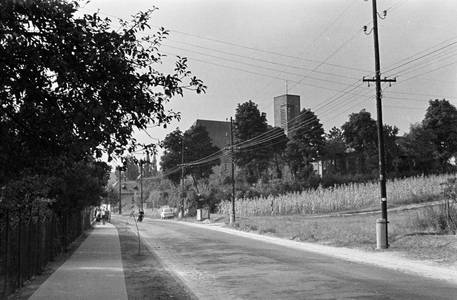 Magyarország, Budapest II., Máriaremetei (Dimitrov) út 34., Remetekertvárosi Szentlélek templom., 1961, Belházy Miklós, Budapest, Fortepan #210005