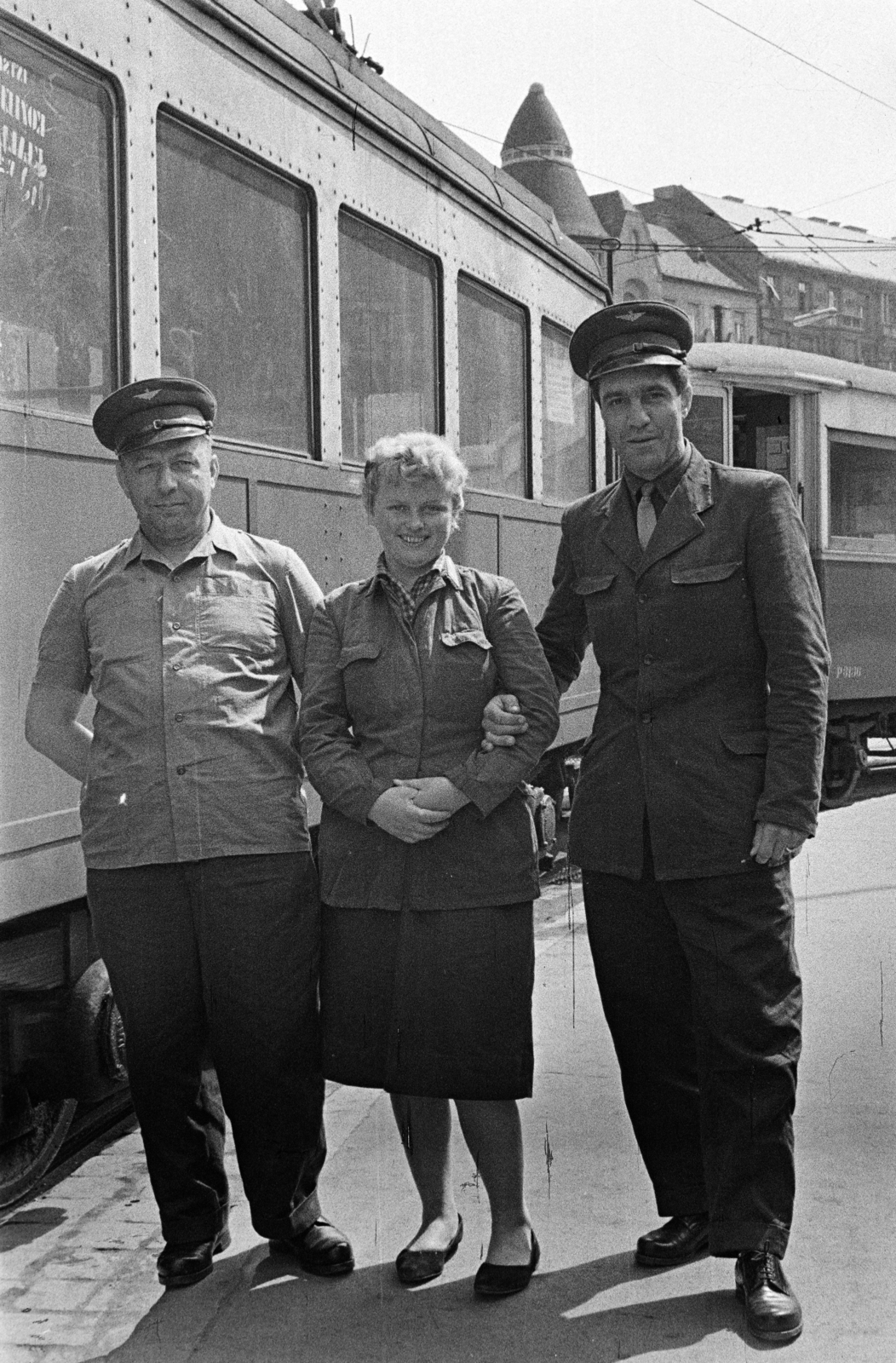 Magyarország, Budapest XI., Móricz Zsigmond körtér., 1961, Belházy Miklós, Budapest, hárman, egyenruha, Fortepan #210008