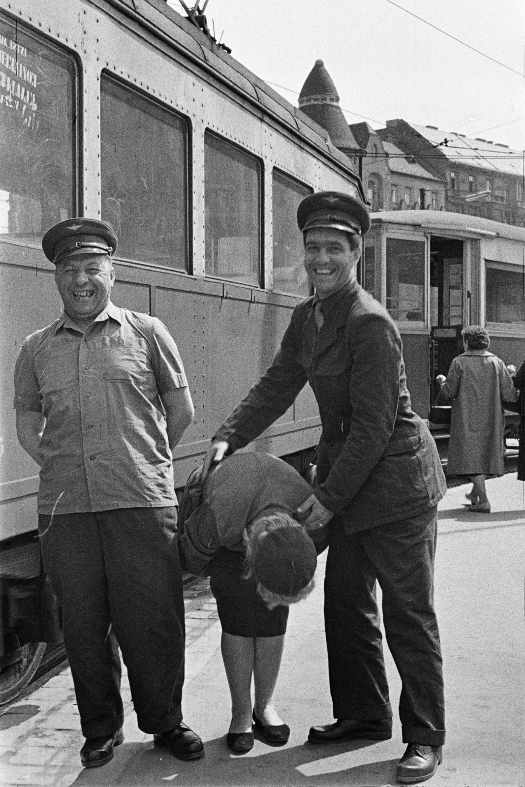 Magyarország, Budapest XI., Móricz Zsigmond körtér., 1961, Belházy Miklós, Budapest, nevetés, tréfálkozás, Fortepan #210009