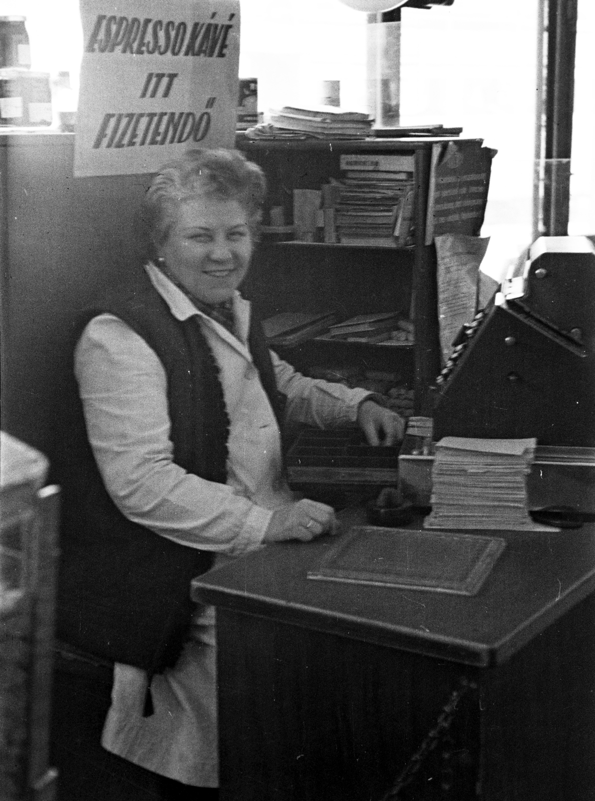 1963, Belházy Miklós, pénztárgép, munkaköpeny, felirat, Fortepan #210034