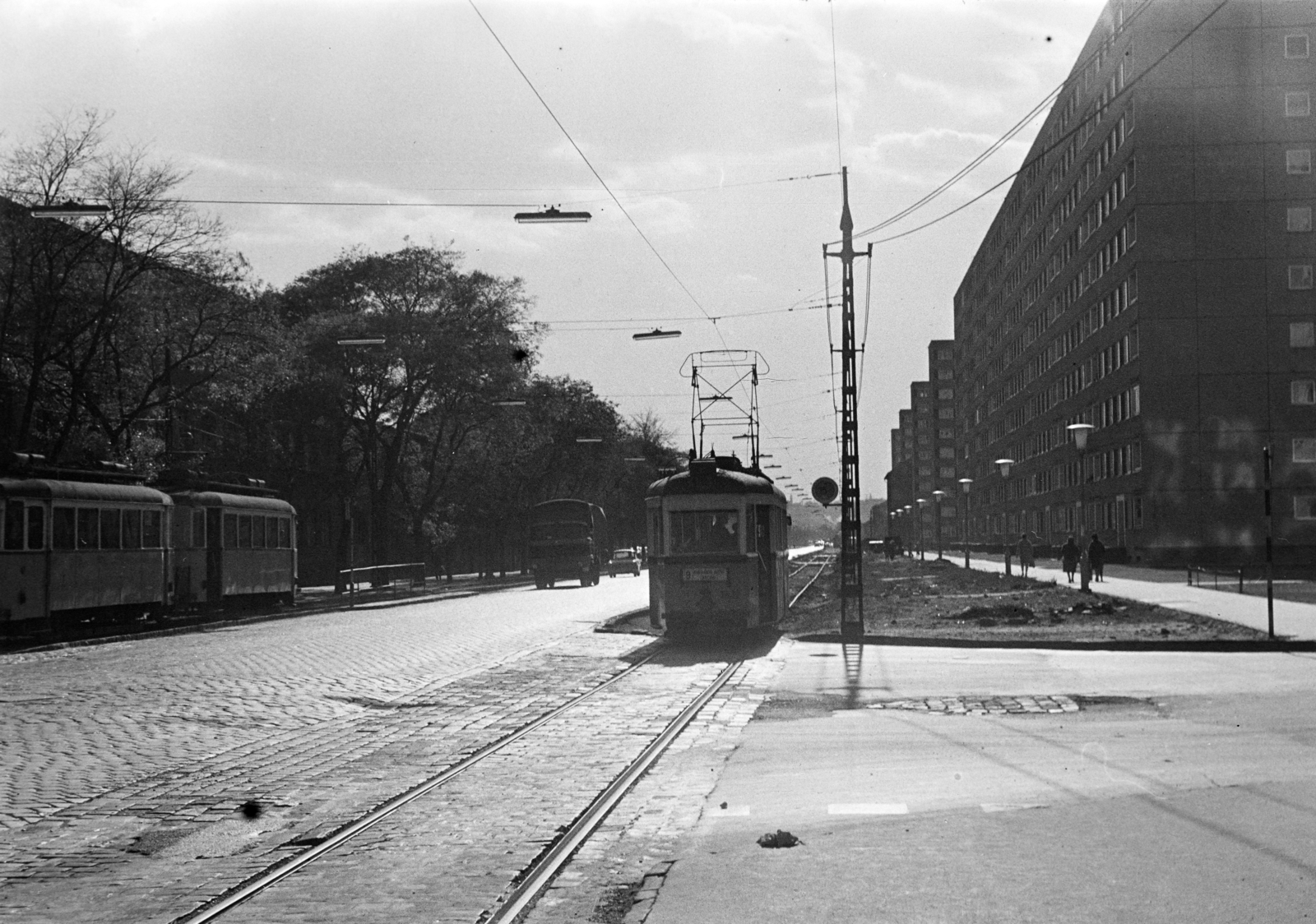 Hungary, Budapest XI., a Fehérvári út az Etele (Szakasits Árpád) út felől az Andor utca felé nézve., 1971, Belházy Miklós, Budapest, pantograph, tram, Fortepan #210083