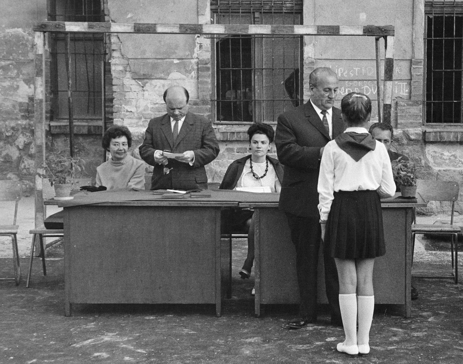 Hungary, Budapest XXII., Árpád utca 2., az általános iskola (később Árpád Utcai Német Nemzetiségi Nyelvoktató Általános Iskola) udvara., 1968, Belházy Miklós, Budapest, Fortepan #210123