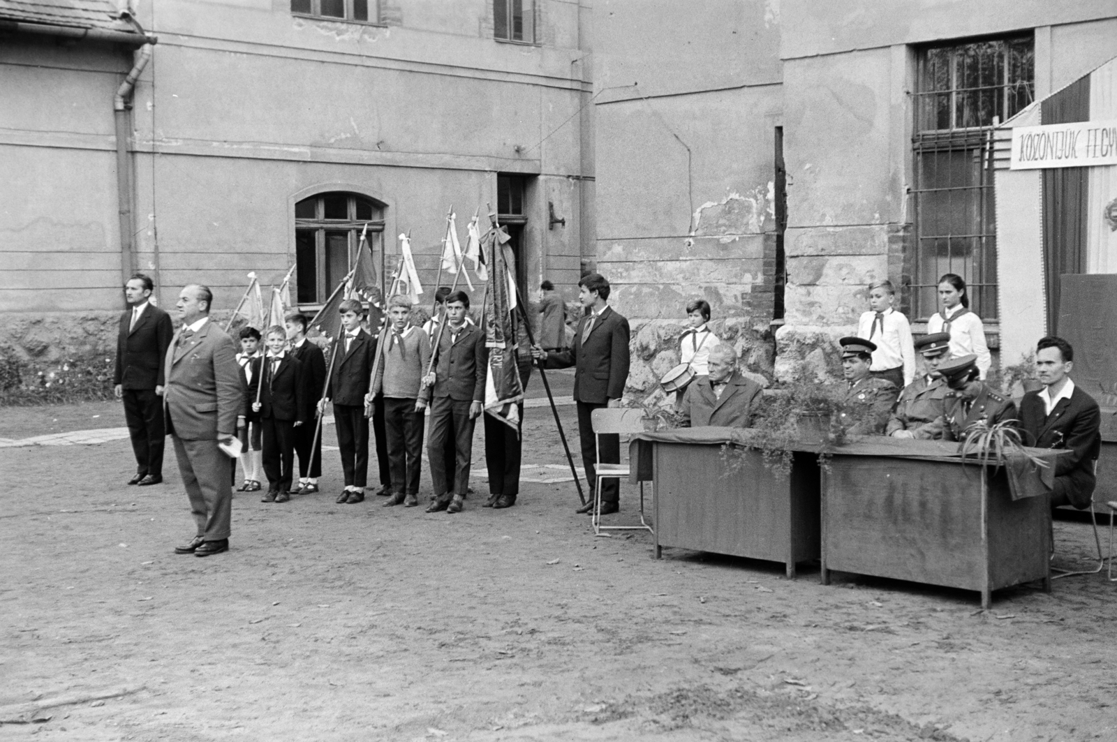 Hungary, Budapest XXII., Árpád utca 2., az általános iskola (később Árpád Utcai Német Nemzetiségi Nyelvoktató Általános Iskola) udvara., 1968, Belházy Miklós, Budapest, Fortepan #210130