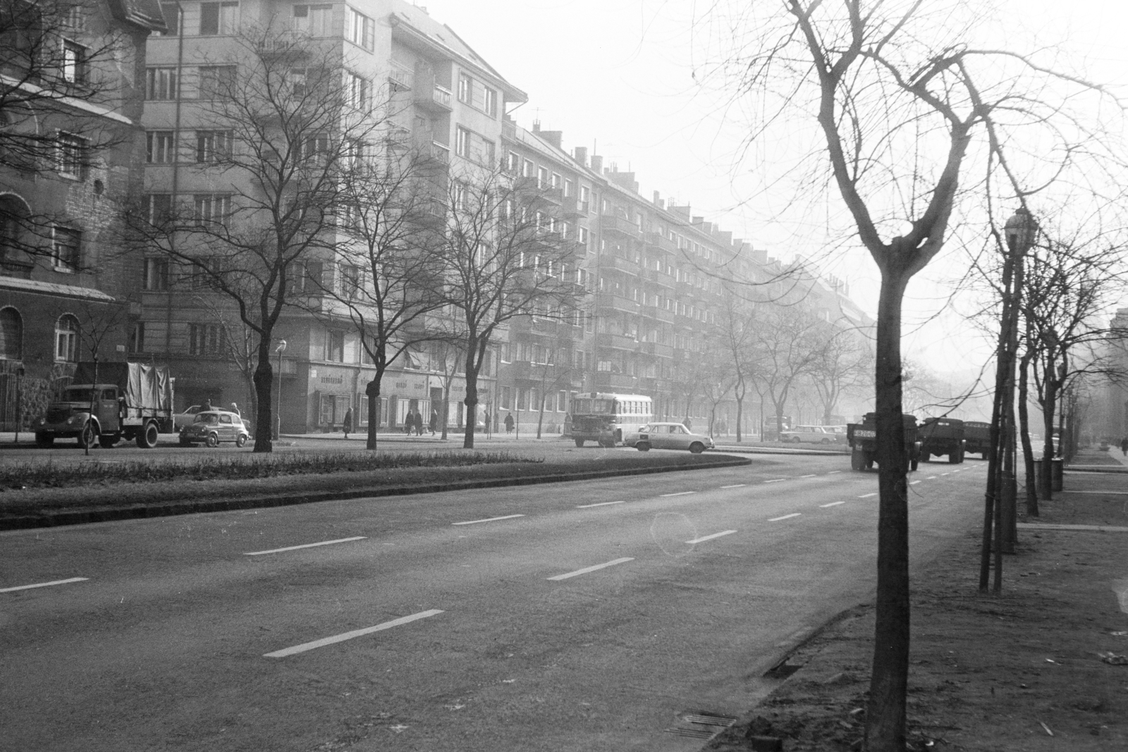 Hungary, Budapest XI., Bocskai út, a felvétel a Kosztolányi Dezső tér - Fadrusz utca - Fehérvári út közötti szakaszon készült., 1970, Belházy Miklós, Budapest, Fortepan #210137