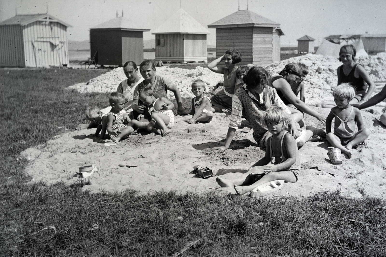 1928, Belházy Miklós, changing cabin, beach, relaxation, Fortepan #210205