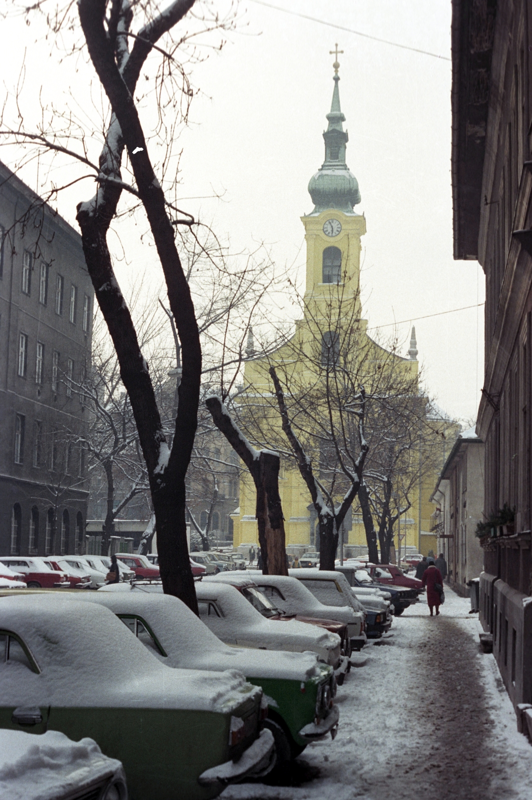 Hungary, Budapest I., Roham utca, szemben a Krisztina téren a Havas Boldogasszony-templom., 1985, Belházy Miklós, Budapest, colorful, Fortepan #210231