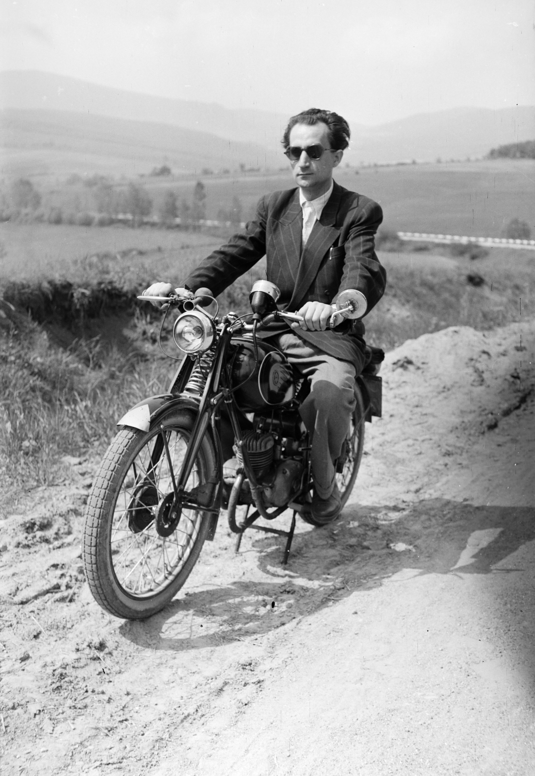 1953, Bernhardt Ágnes, motorcycle, shades, man, untitled, Fortepan #210247