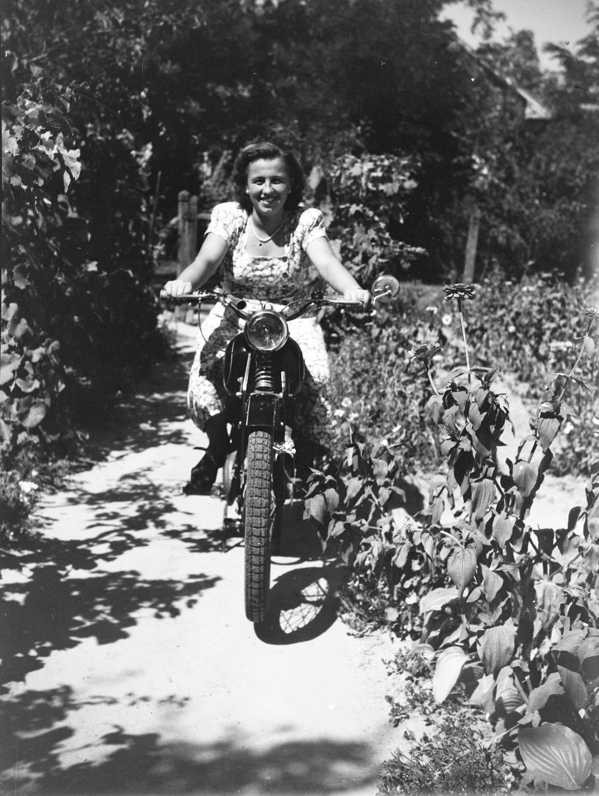 1955, Bernhardt Ágnes, lányok-járművek, Fortepan #210257