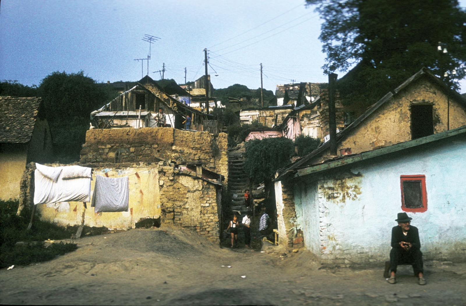 Hungary, Salgótarján, Pécskő út, a pécskődombi (kopaszdombi) cigánytelep., 1976, Cselényiné Sütő Ágnes, colorful, Fortepan #210273