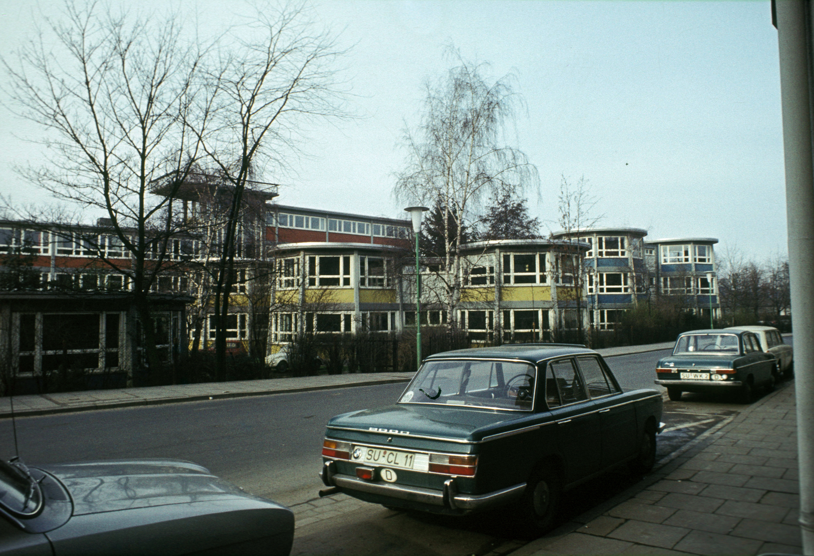 Germany, a Städtisches Neusprachliches Mädchengymnasium (később Gymnasium Siegburg Alleestrasse) a Bachstrasse felőli homlokzata., 1972, Fürdőigazgatóság, Fortepan #210341